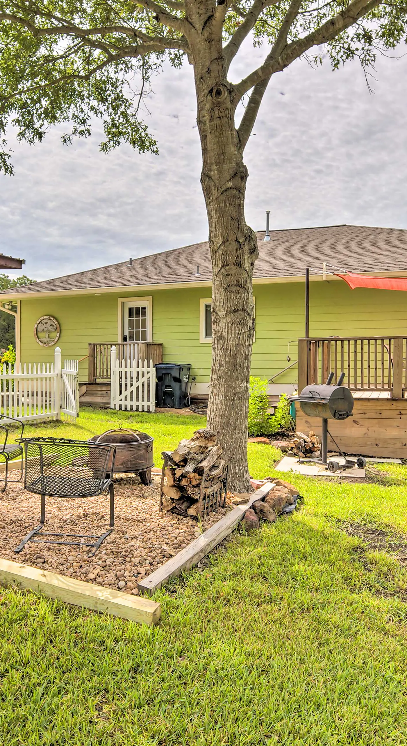'The Gathering Place' Brenham Home on 6 Acres