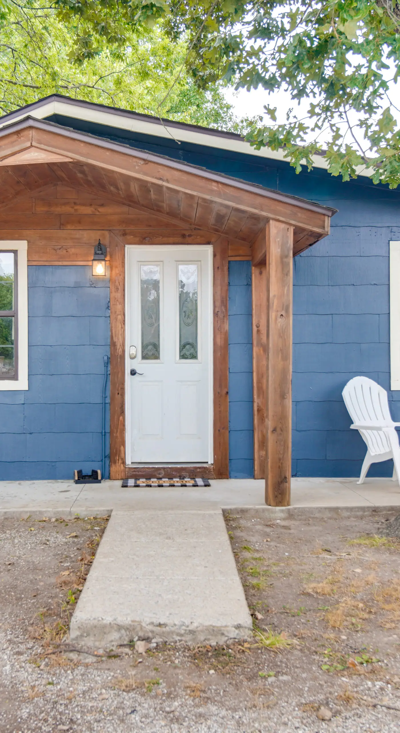 Half-Mi to Marina: Pet-Friendly Disney Home