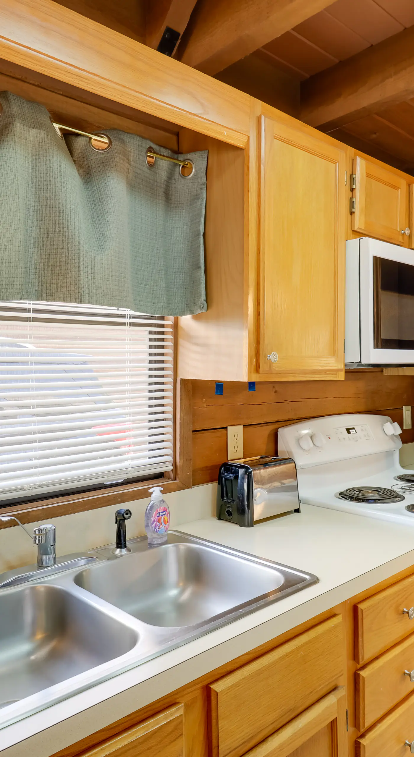 Boat, Fish & Swim: Lakefront Cabin in Okeechobee!