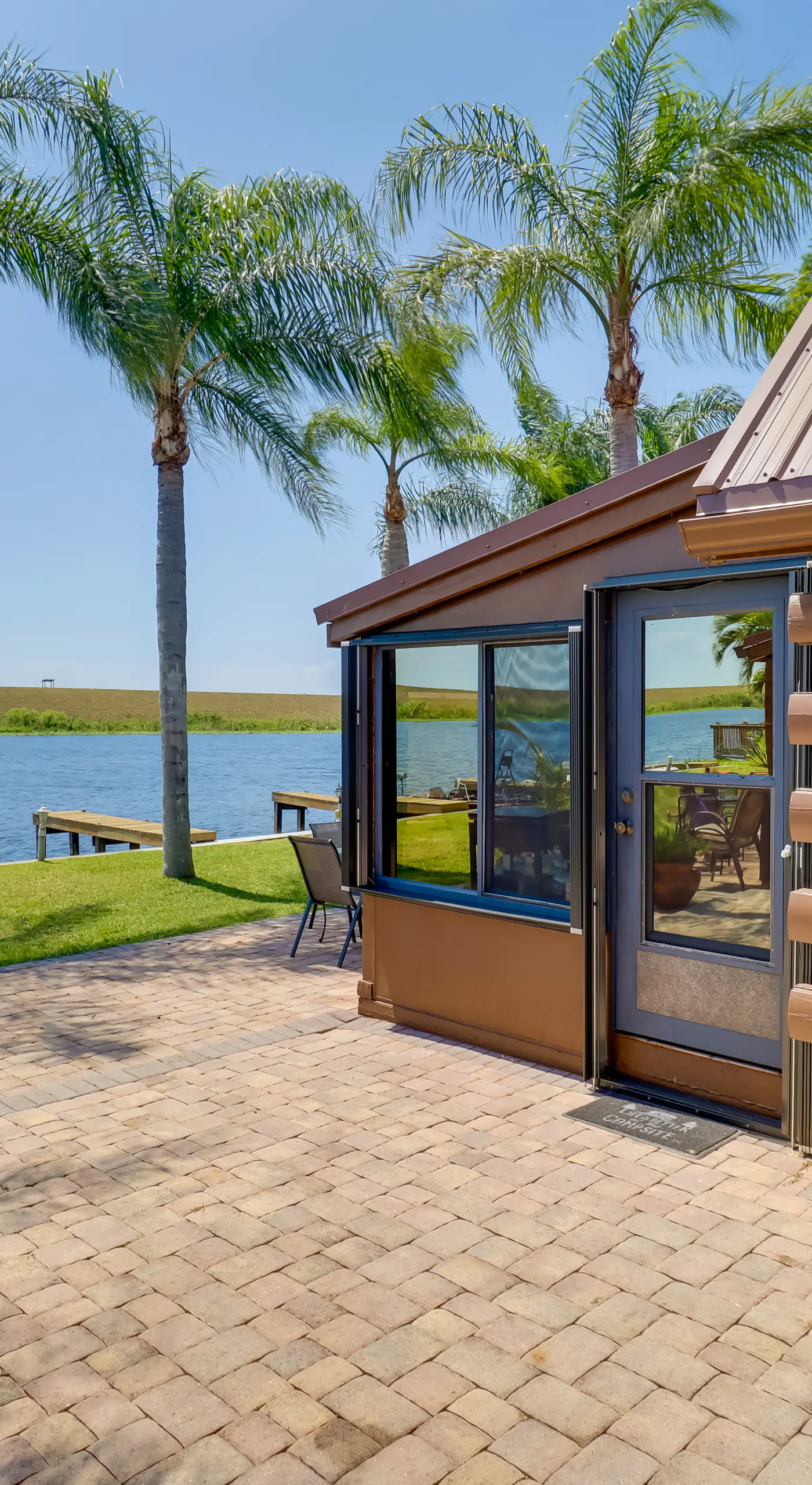 Boat, Fish & Swim: Lakefront Cabin in Okeechobee!