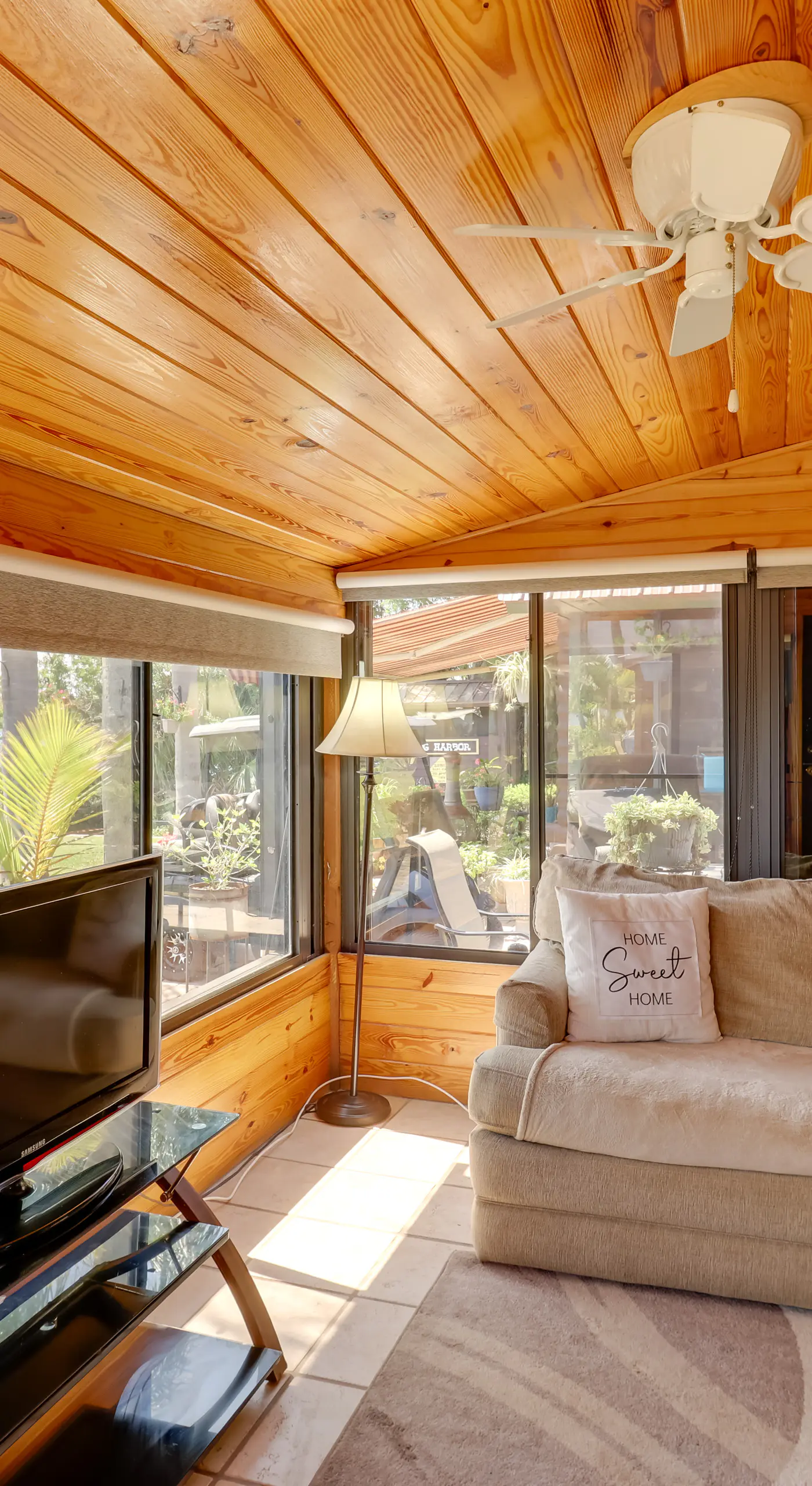 Boat, Fish & Swim: Lakefront Cabin in Okeechobee!