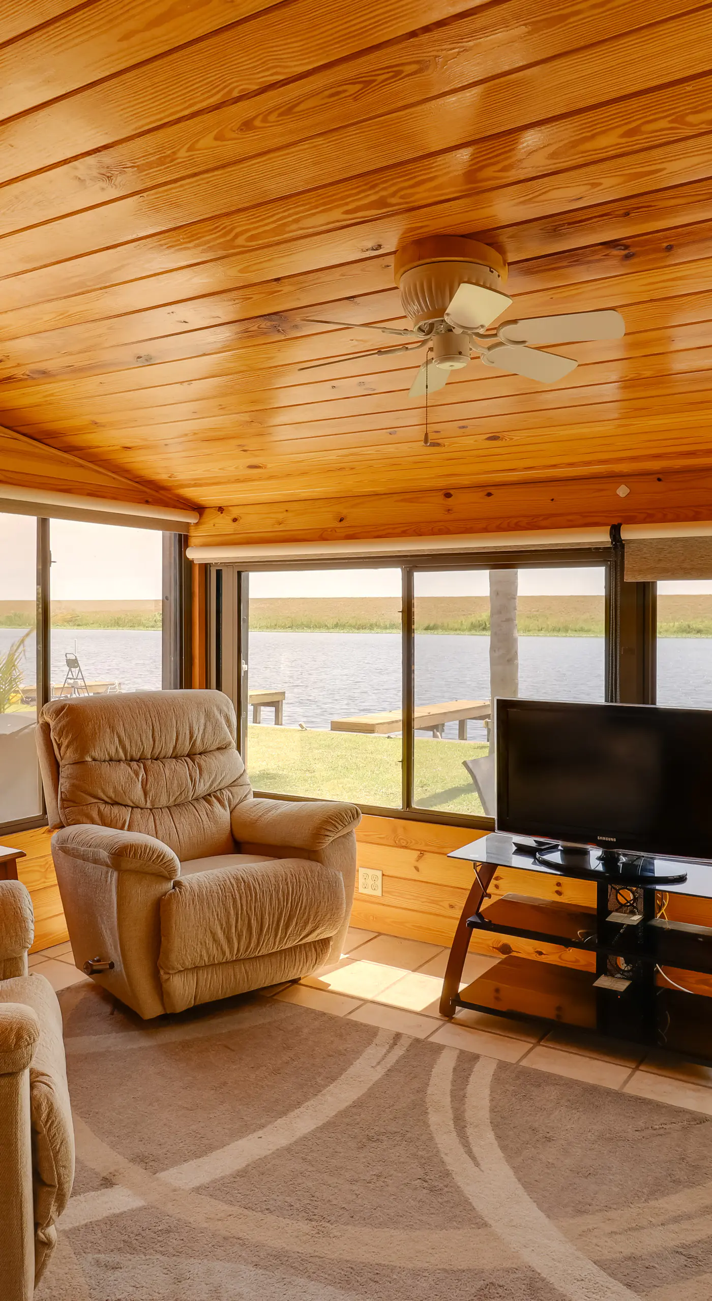 Boat, Fish & Swim: Lakefront Cabin in Okeechobee!