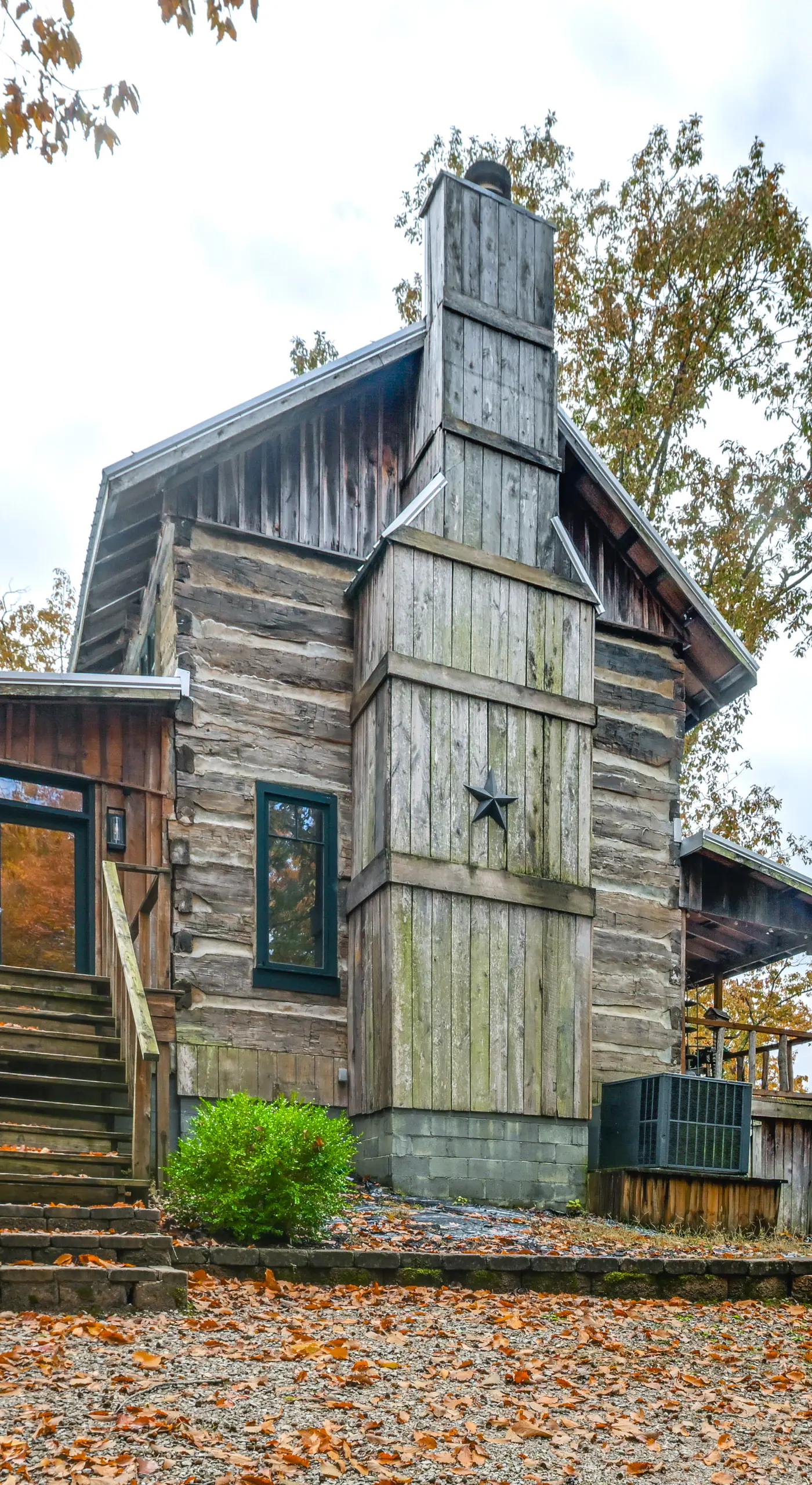 Kentucky Lake Views: Cozy Cabin in Waverly!