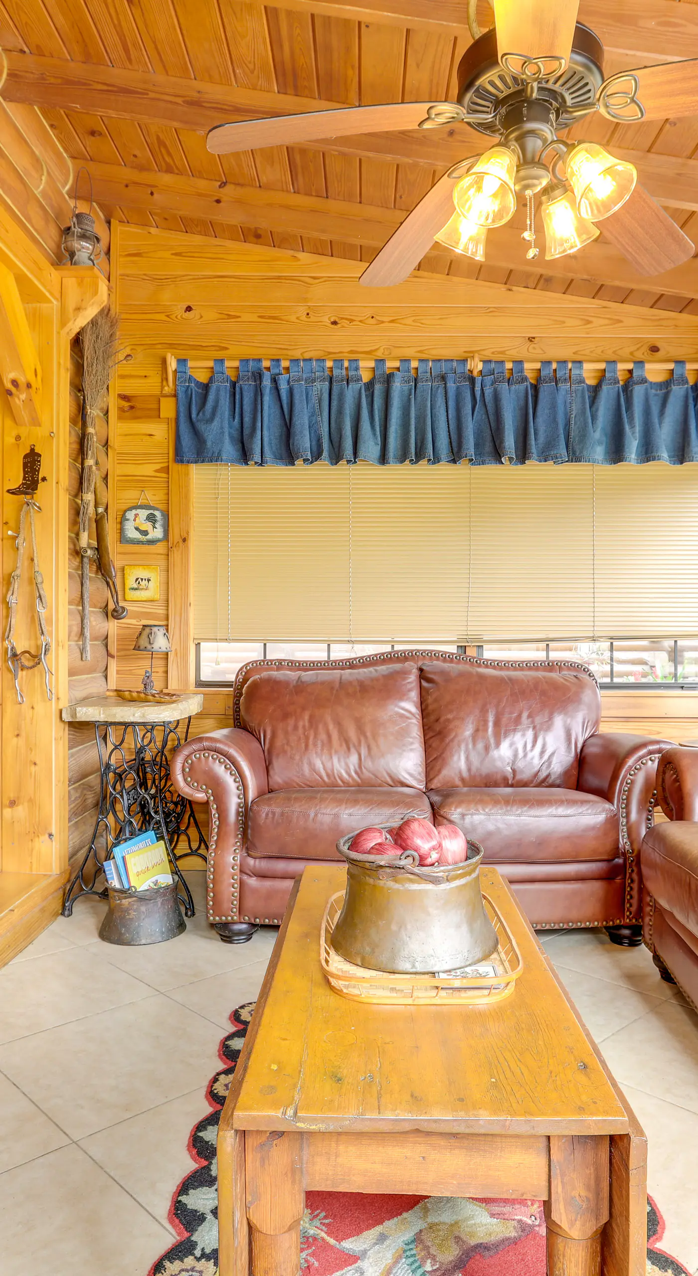 Steps to Lake Okeechobee: Cabin w/ Pool Access!