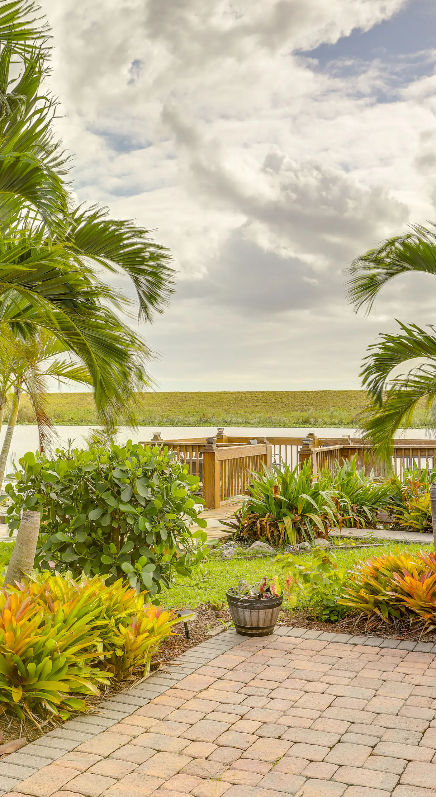 Steps to Lake Okeechobee: Cabin w/ Pool Access!