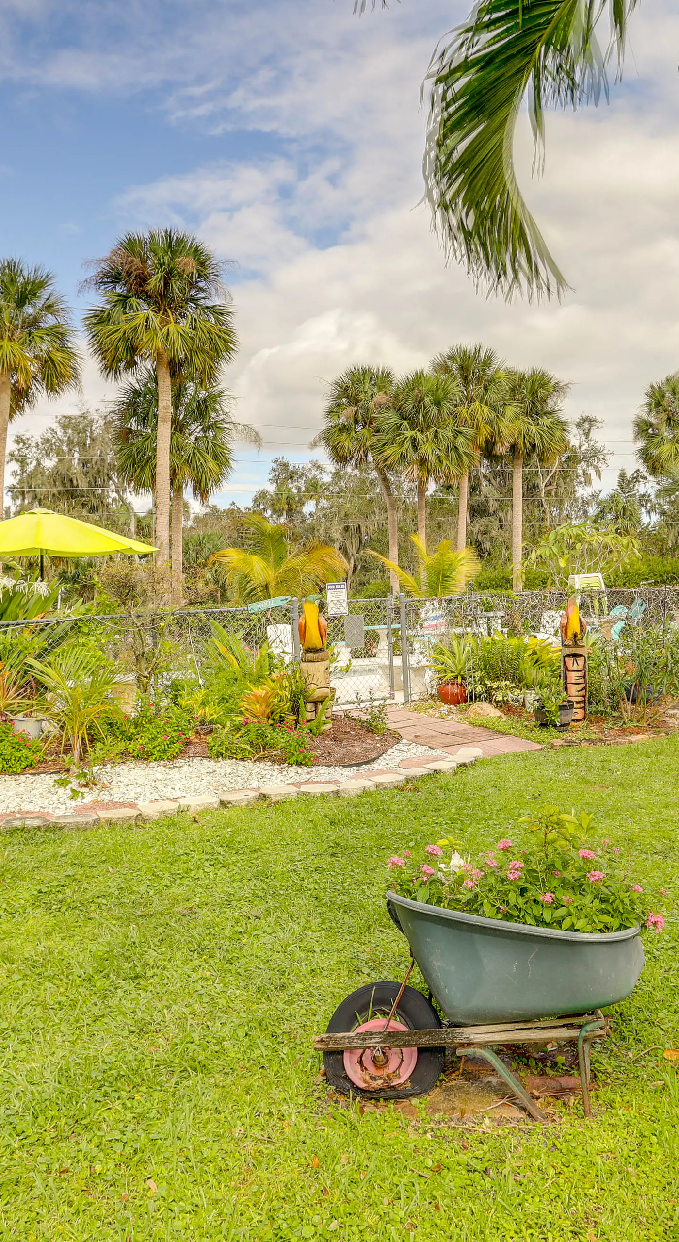 Steps to Lake Okeechobee: Cabin w/ Pool Access!