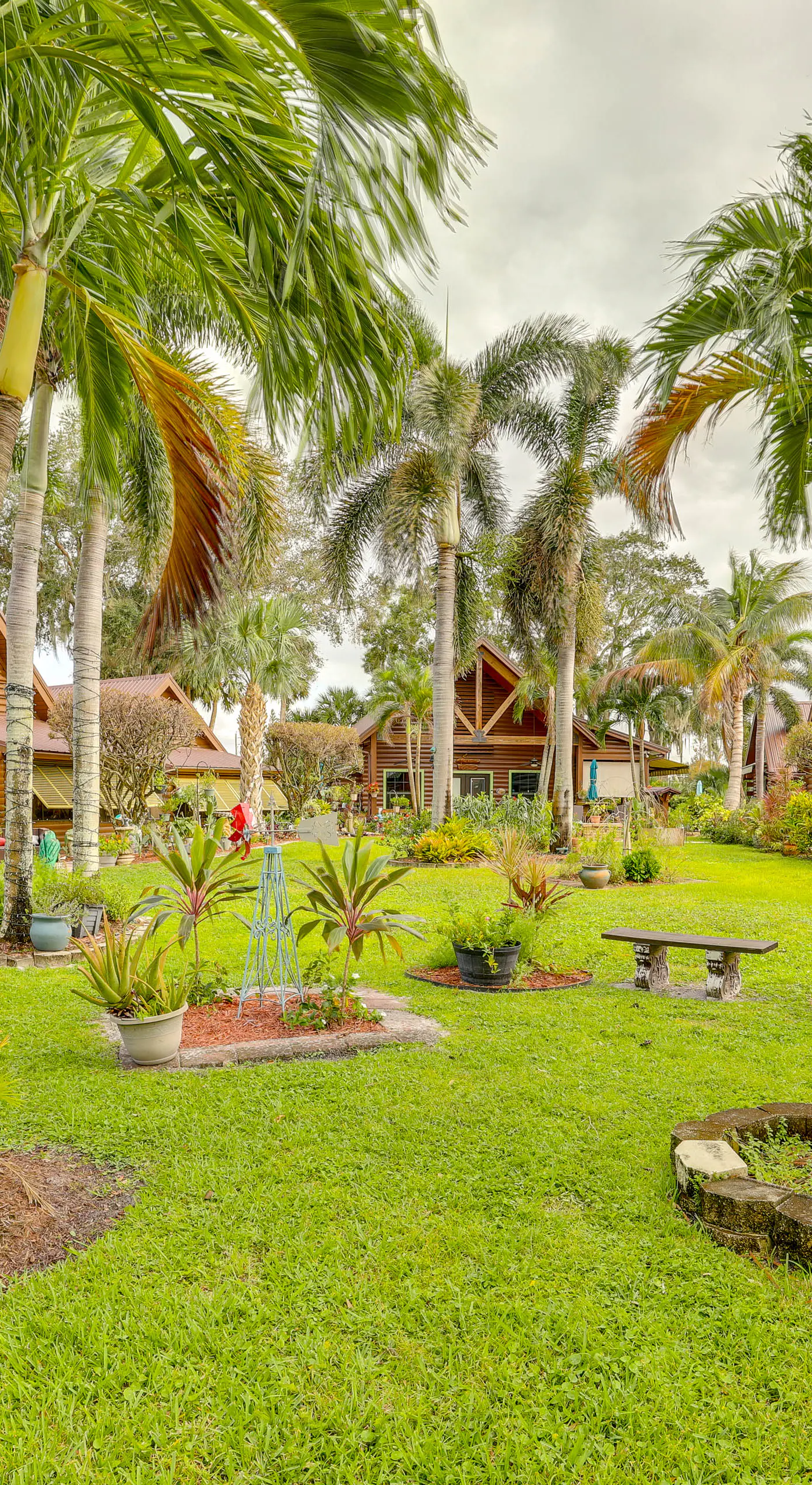 Steps to Lake Okeechobee: Cabin w/ Pool Access!