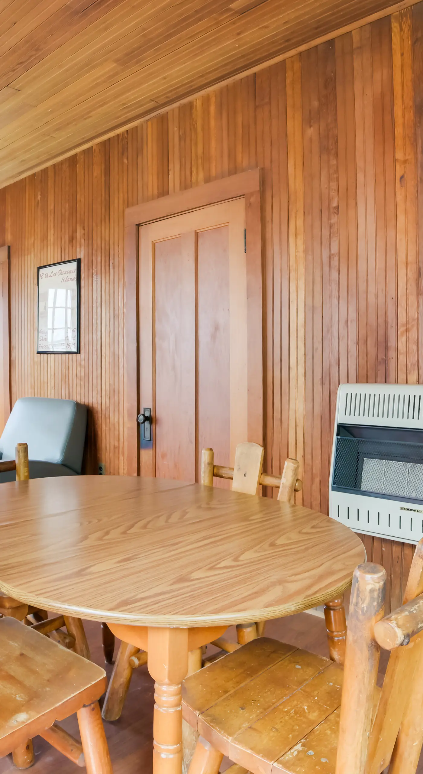 Boat, Paddle & Swim! Lakefront Cabin in Cedarville