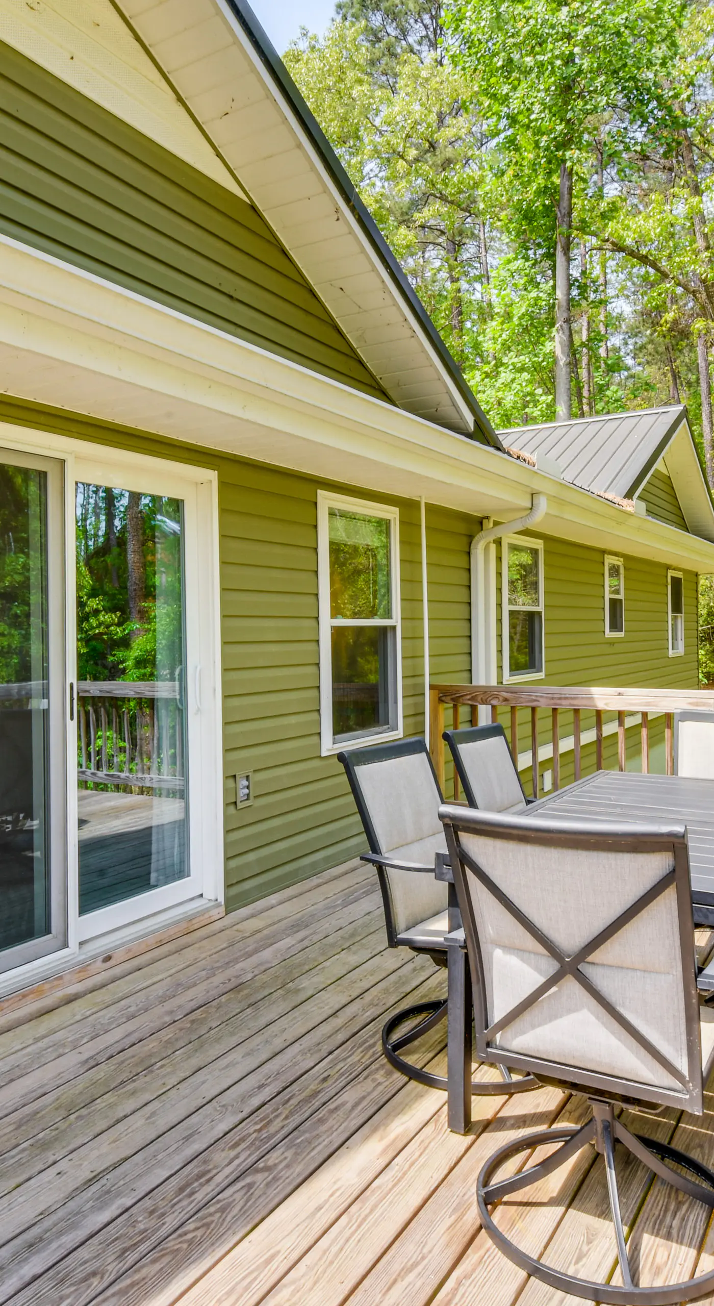 Waterfront Townville Home: Hot Tub & Lake Access!