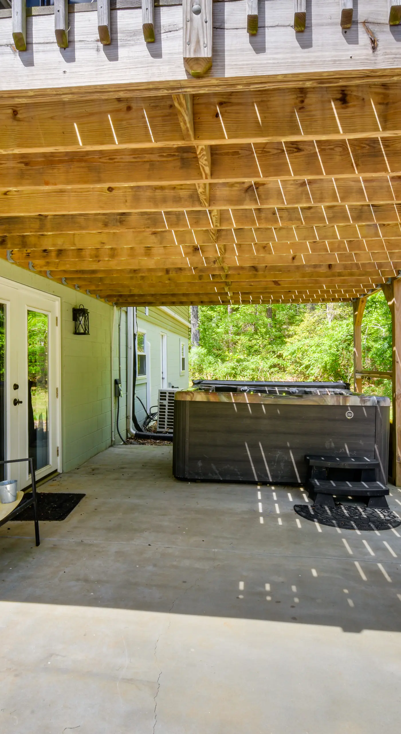 Waterfront Townville Home: Hot Tub & Lake Access!
