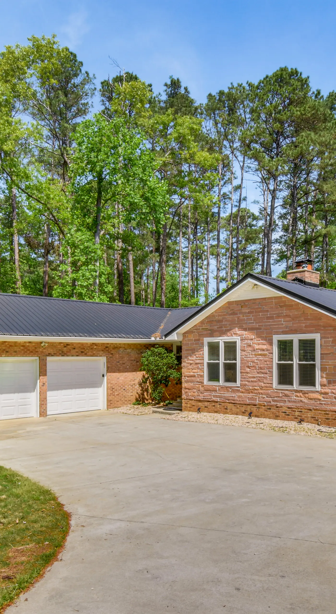 Waterfront Townville Home: Hot Tub & Lake Access!
