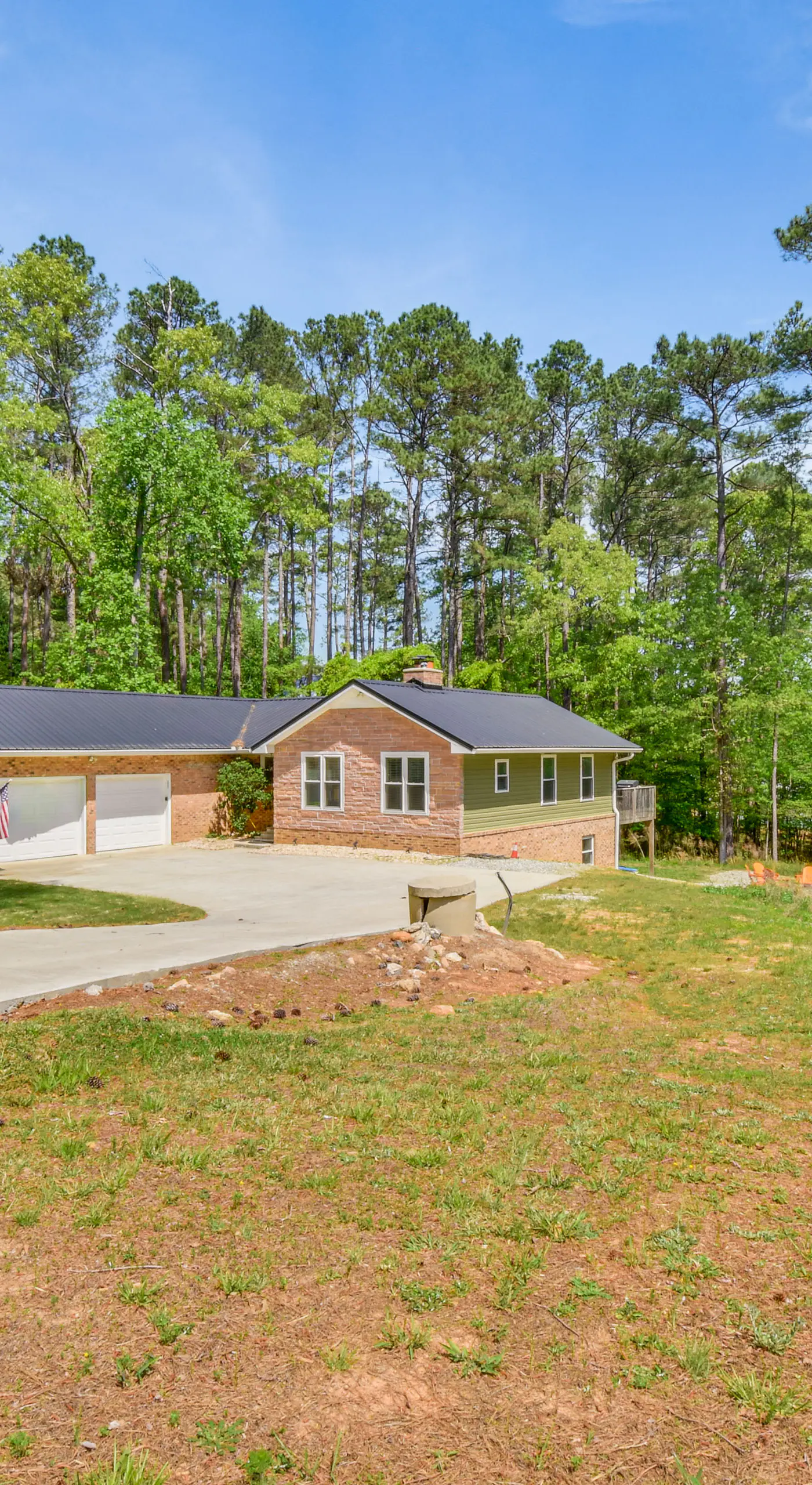 Waterfront Townville Home: Hot Tub & Lake Access!