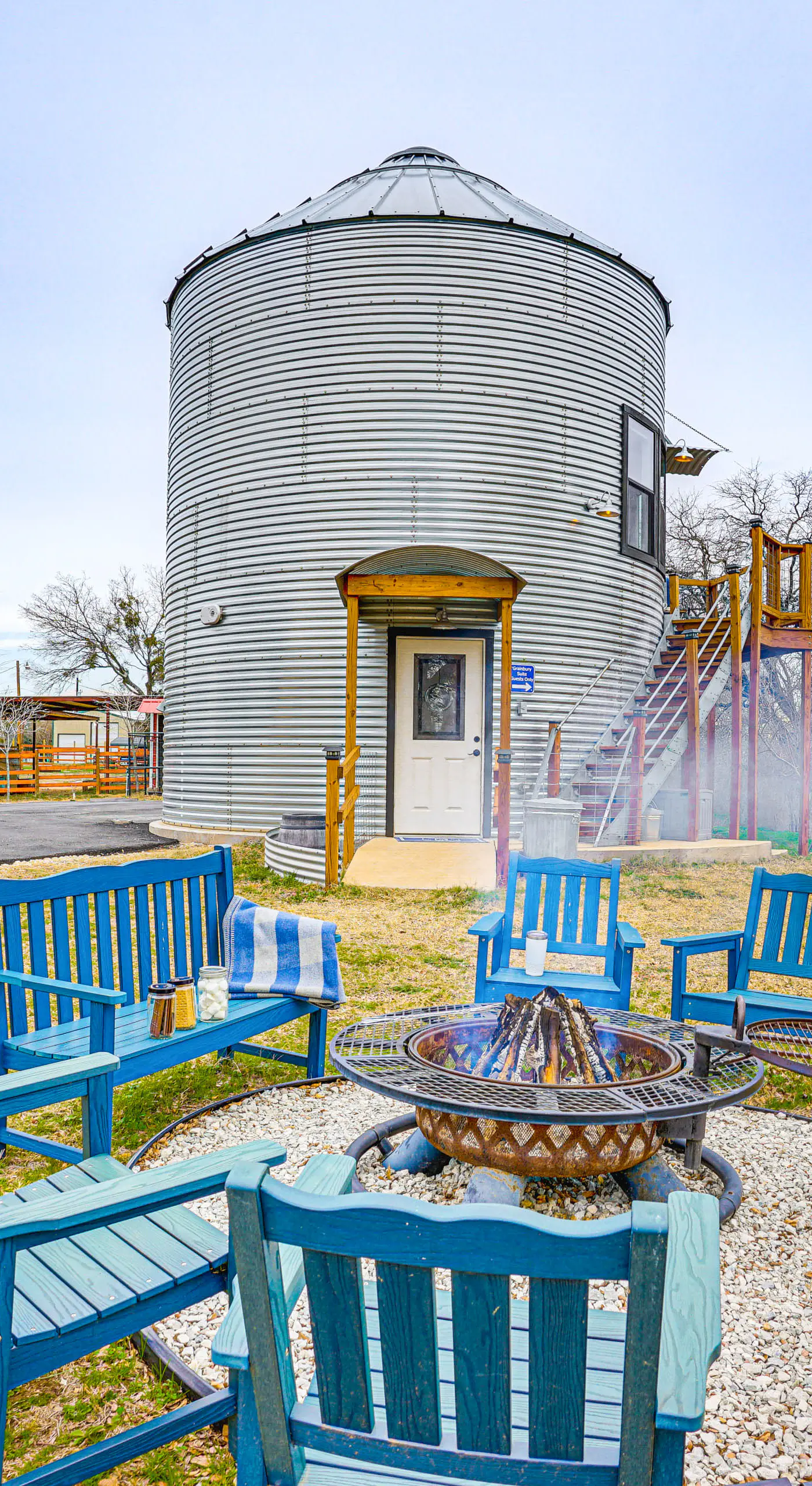 Tin De Blue Grainbury Silo and Cabins