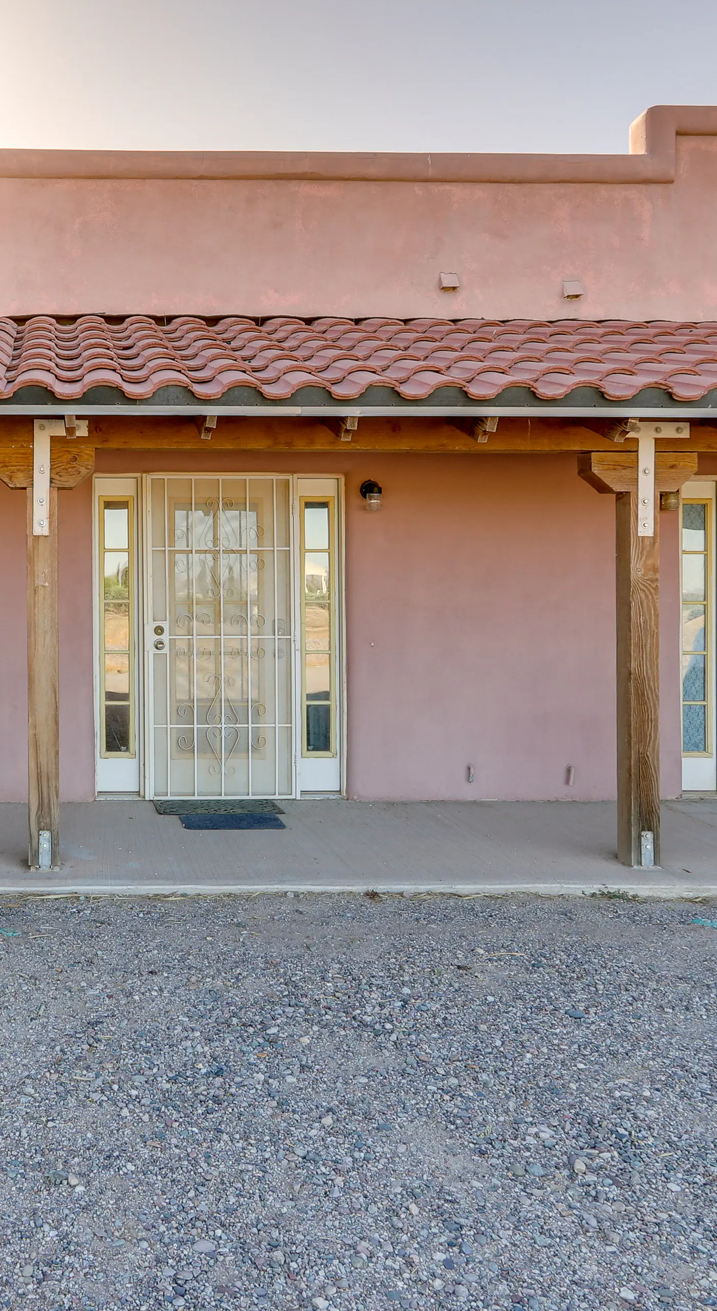 Eloy Retreat w/ Pool Access + Central A/C!