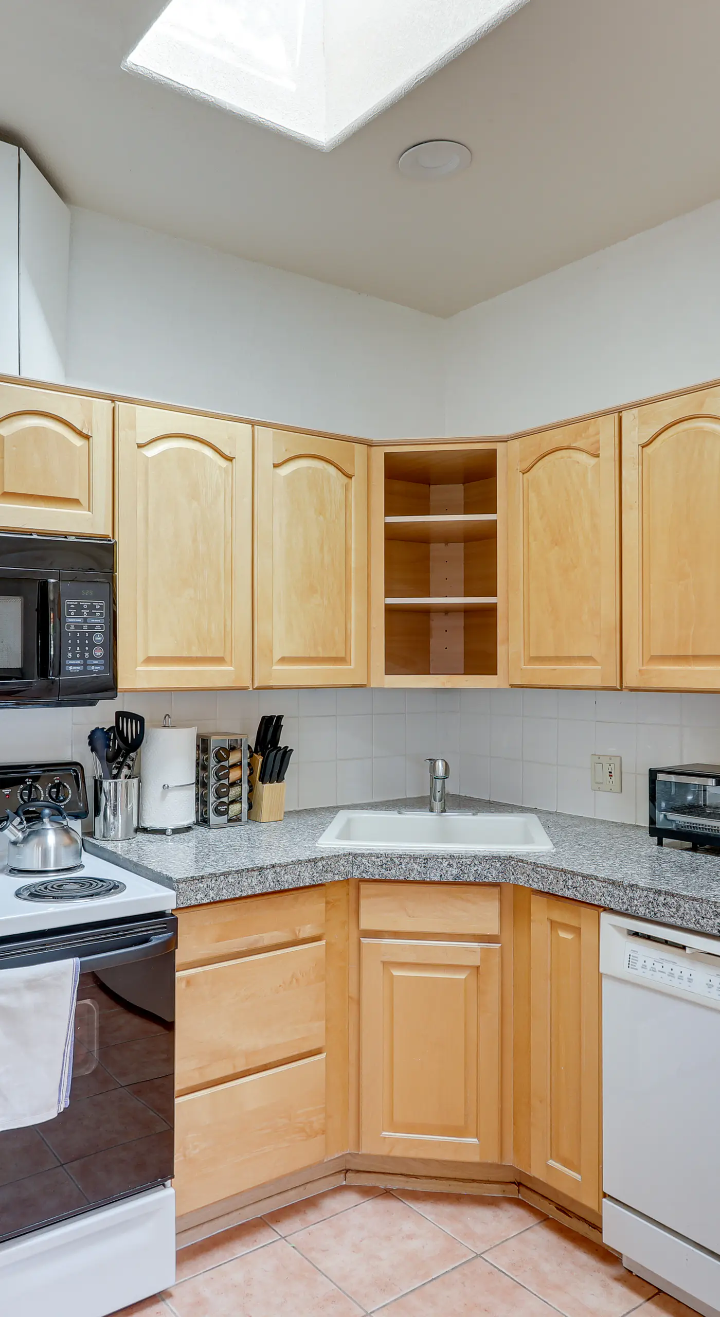 Eloy Retreat w/ Pool Access + Central A/C!