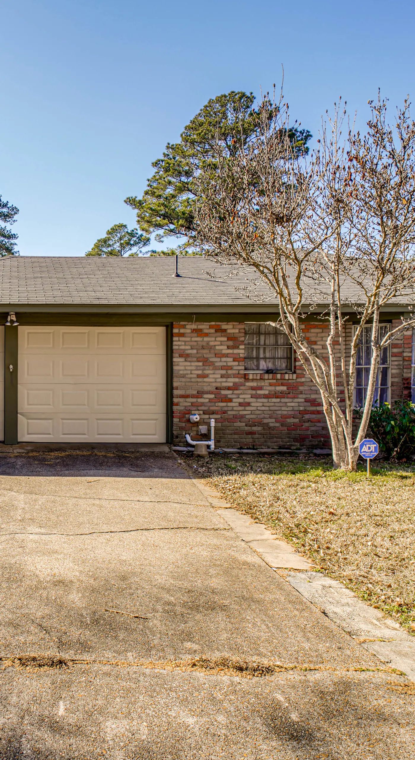 Family Home w/ Yard - 5 Mi to Jackson State Campus
