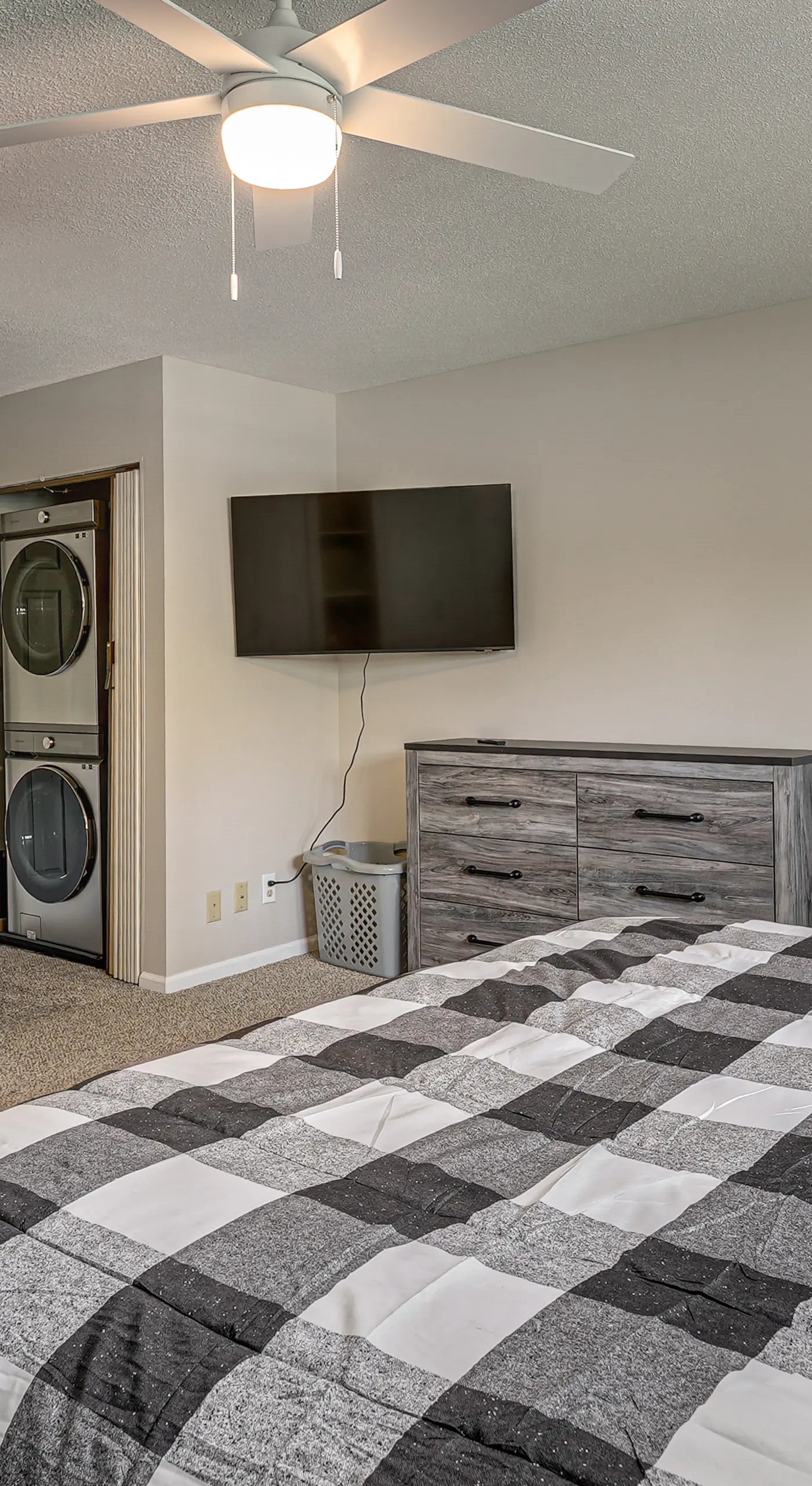 Explore Lincoln! Pet-Friendly Retreat w/ Patio