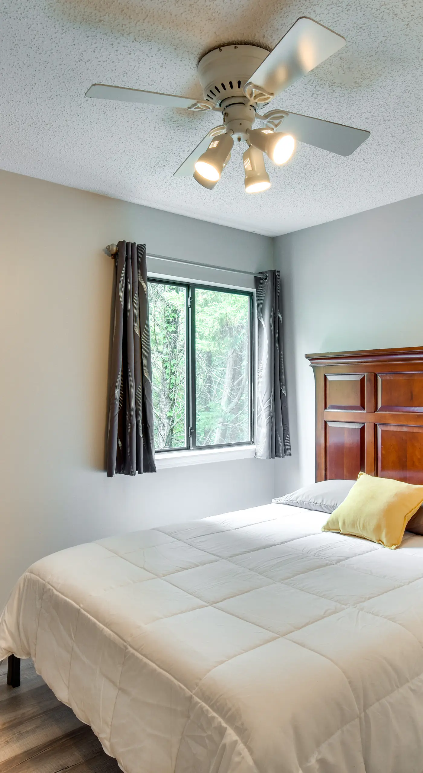 Walk to Lake Keowee: Salem Townhome w/ Deck