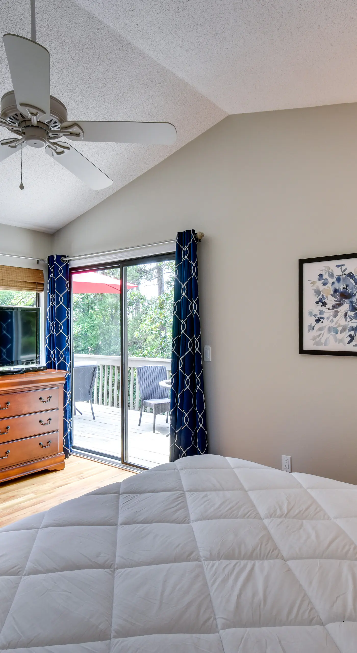 Walk to Lake Keowee: Salem Townhome w/ Deck
