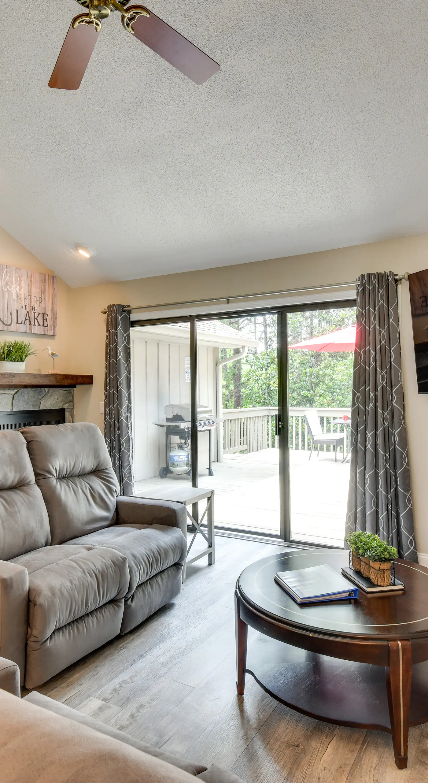 Walk to Lake Keowee: Salem Townhome w/ Deck