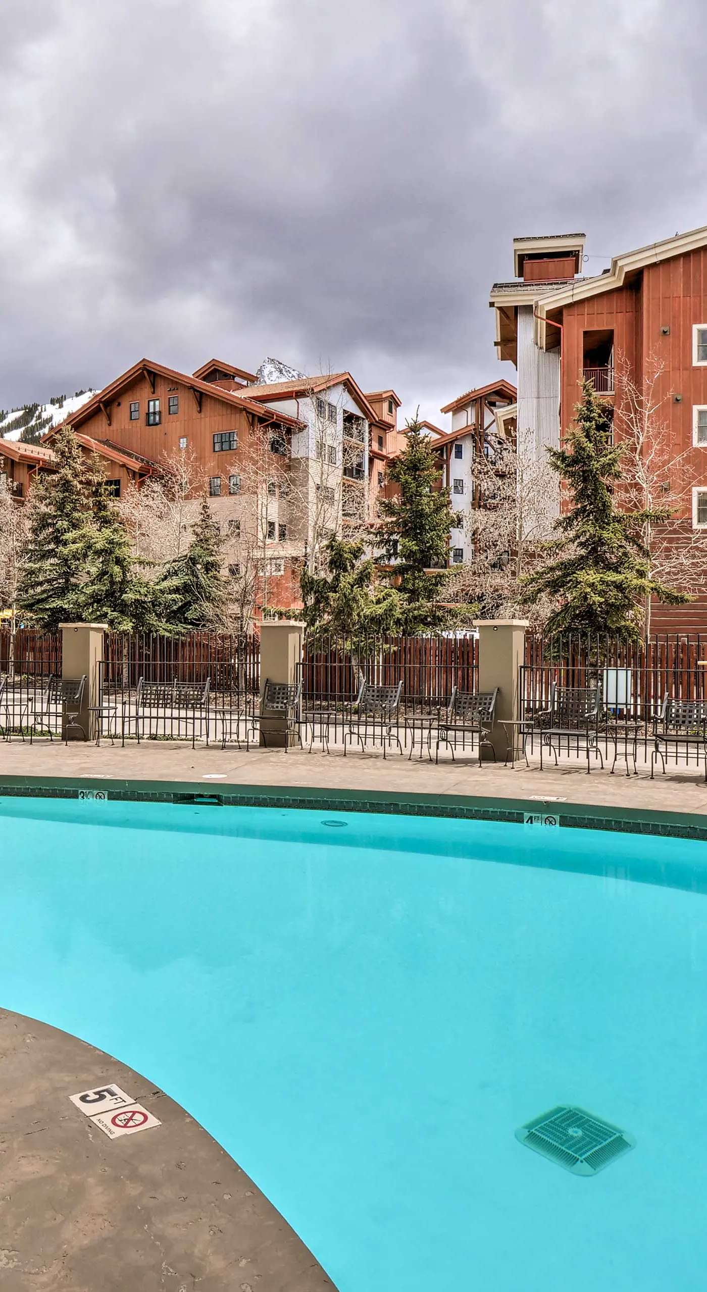 Ski-In/Ski-Out Crested Butte Studio w/ Pool Access