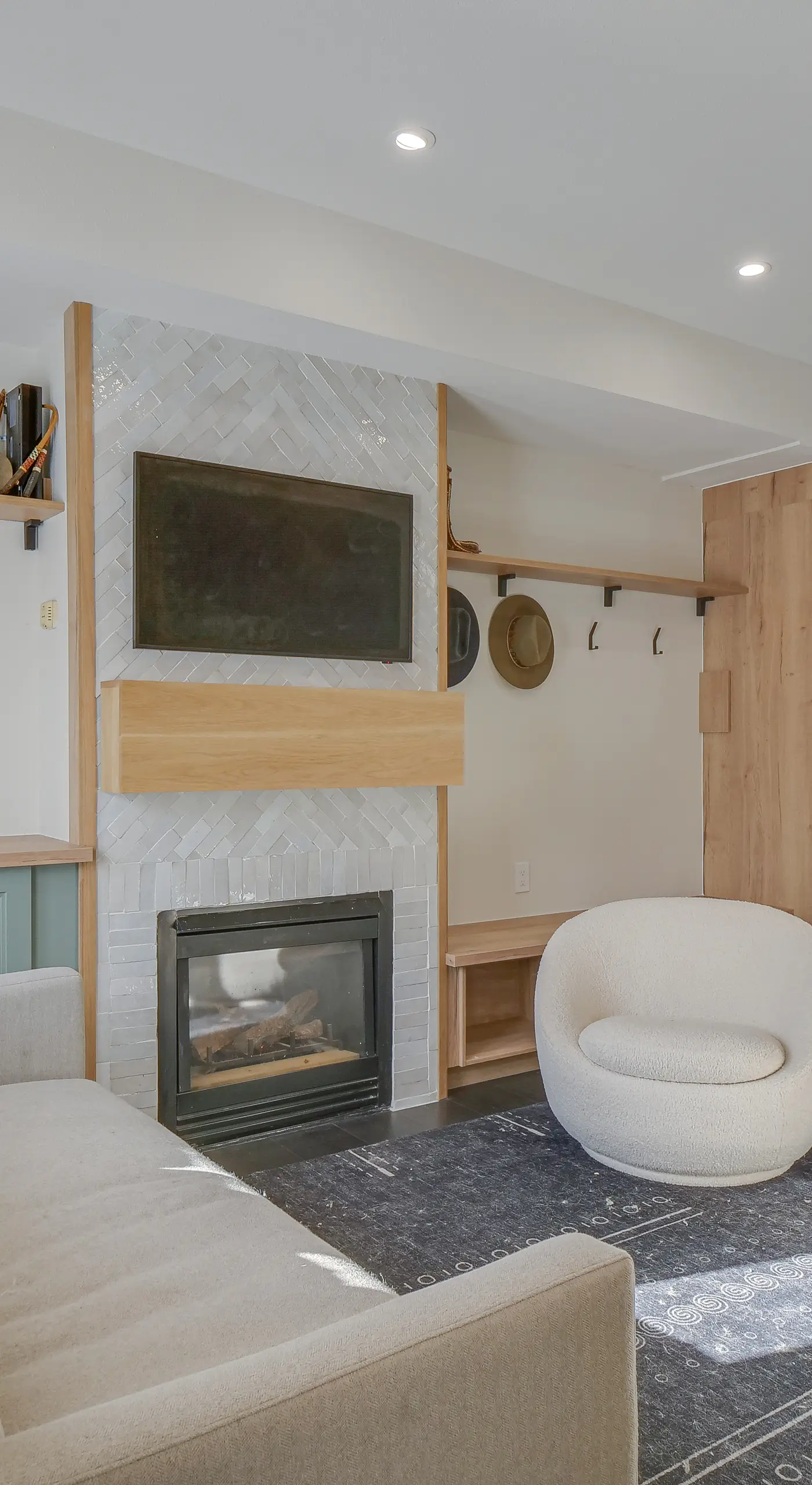 Chic Crested Butte Townhome 1/2 Mi to Skiing!