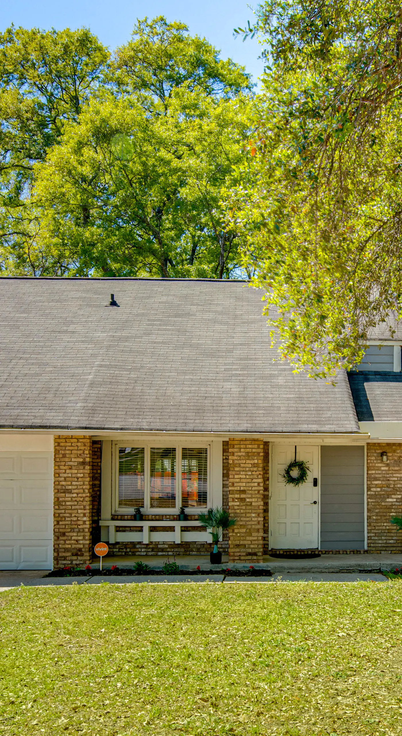 Explore ATL! Chic Home Base Near Mercedes-Benz