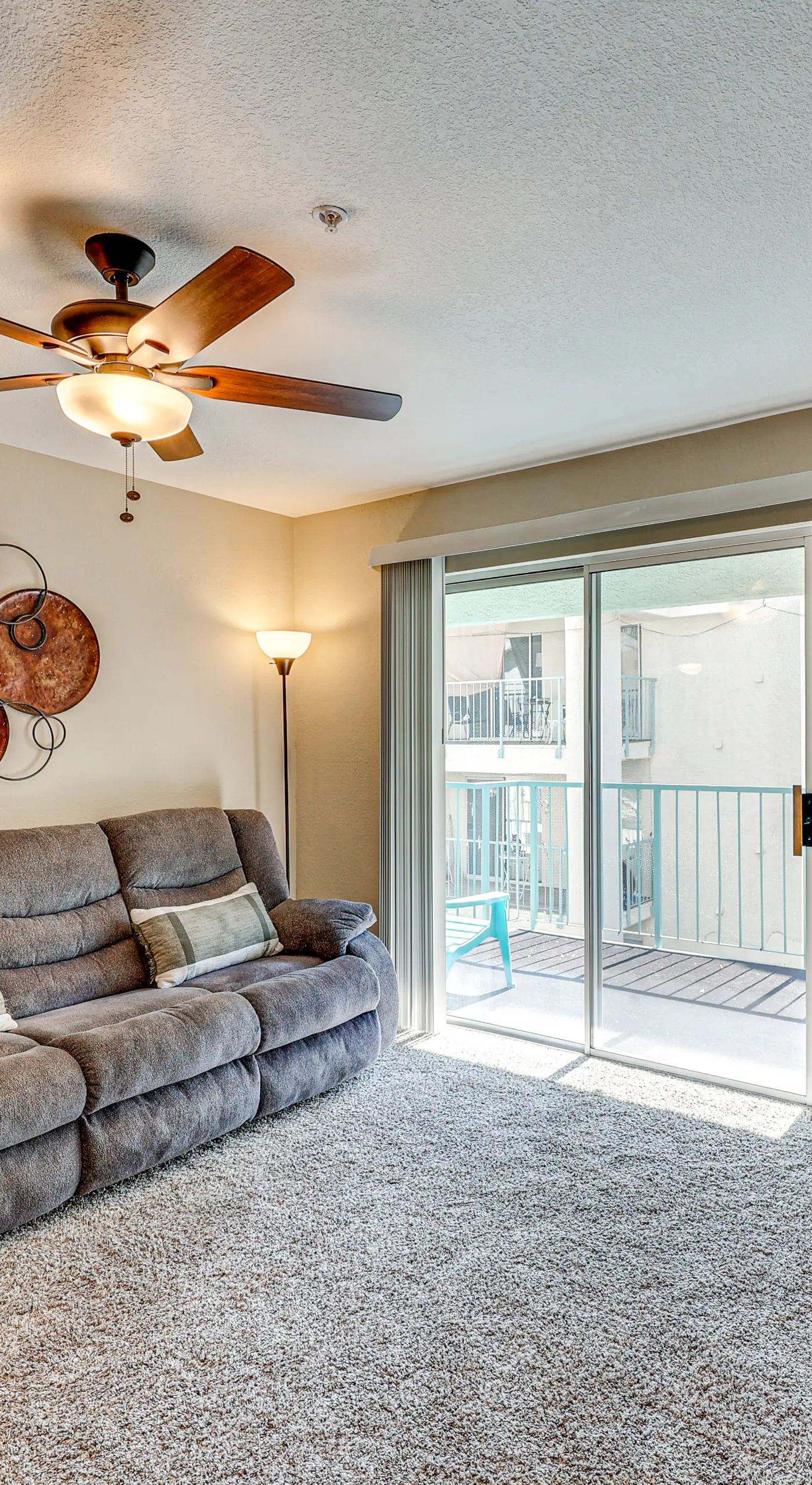 Community Pool & Gym: Apt 5 Mi to Laughlin Casinos