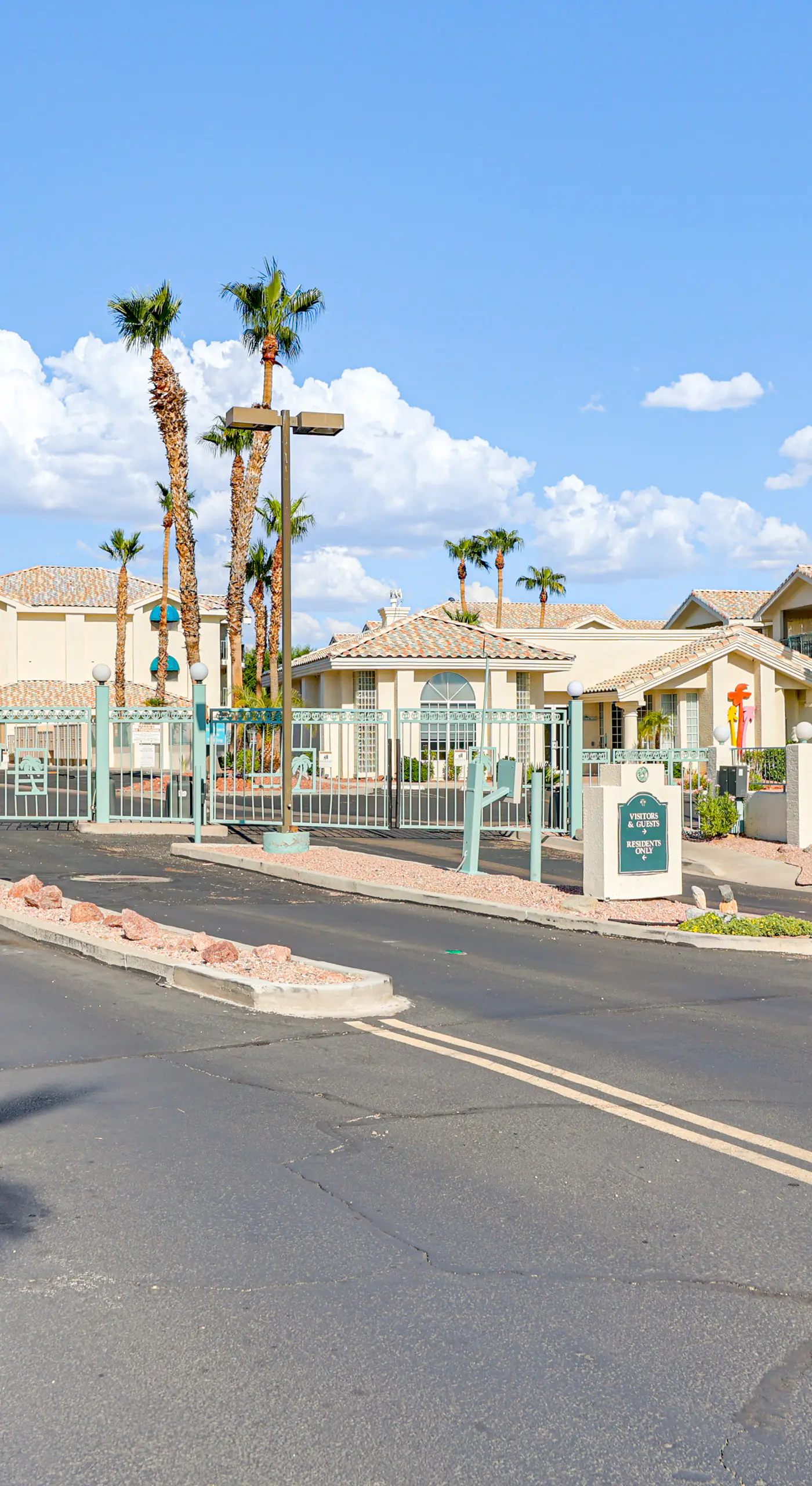 Community Pool & Gym: Apt 5 Mi to Laughlin Casinos