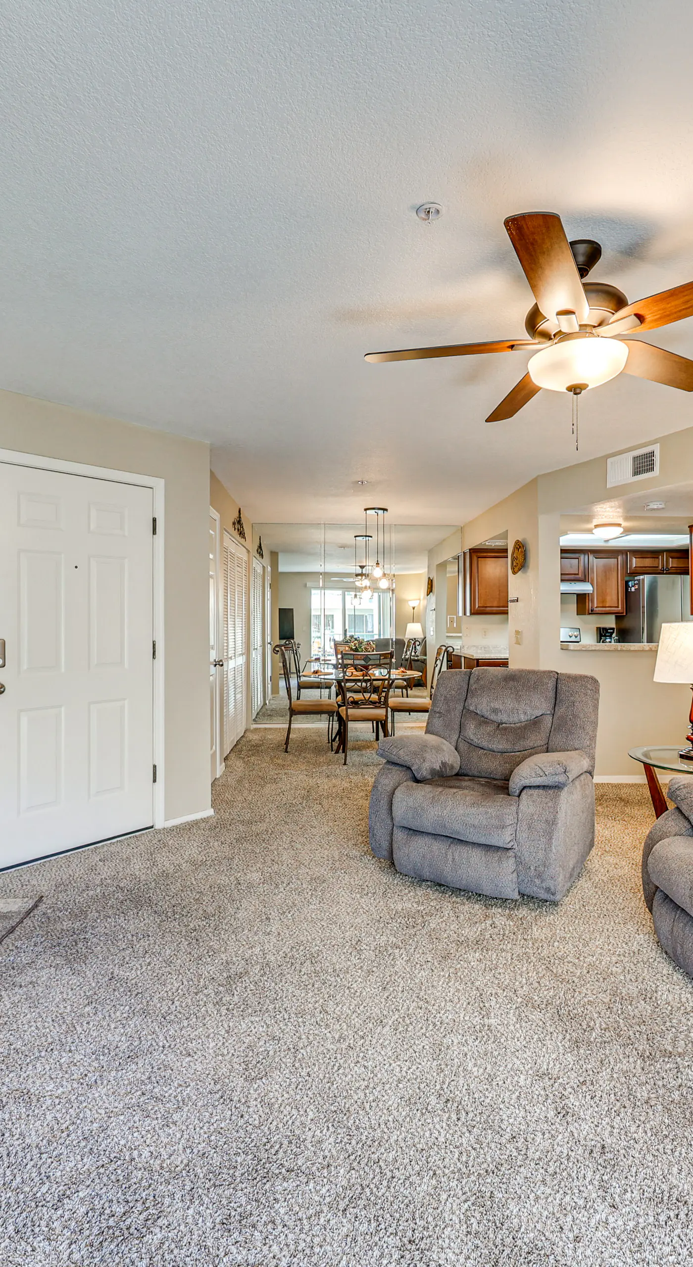 Community Pool & Gym: Apt 5 Mi to Laughlin Casinos
