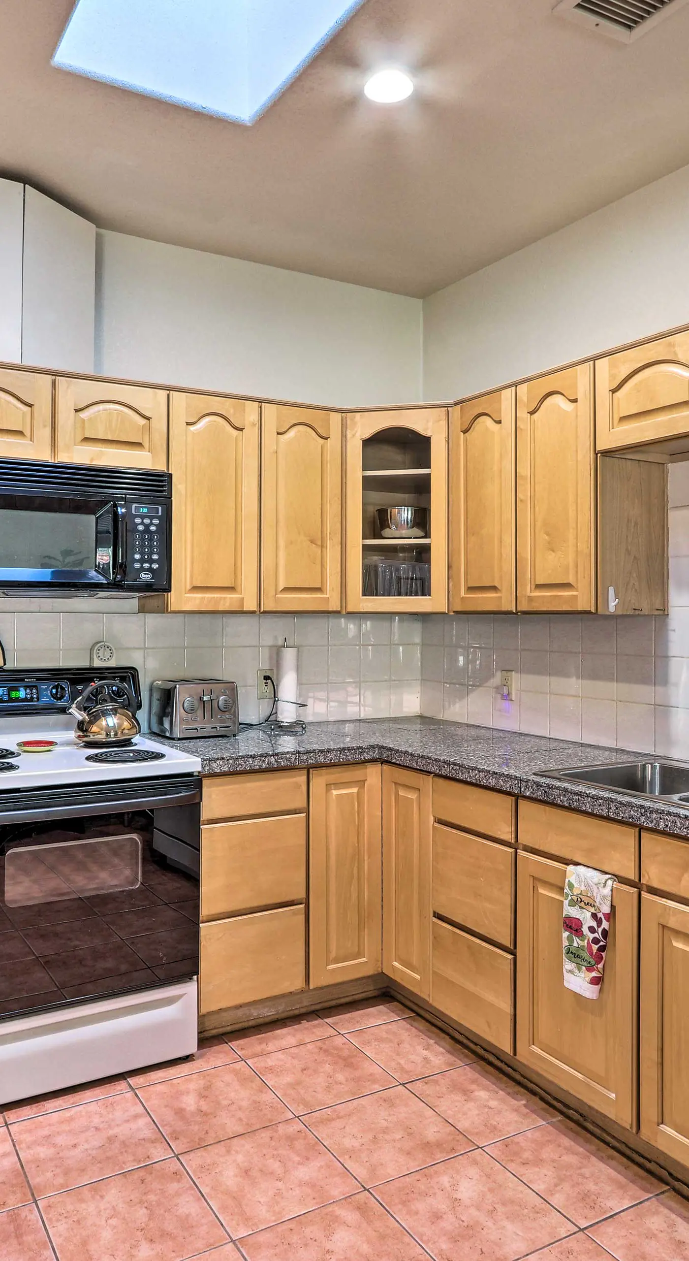 Eloy Desert Oasis w/ Courtyard & Pool Access!