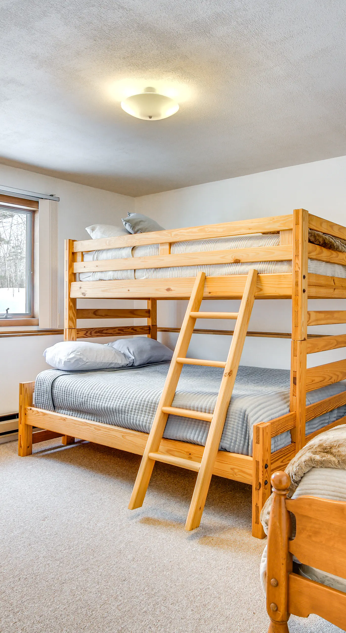 Ski, Game & Grill: Family Retreat in Glen