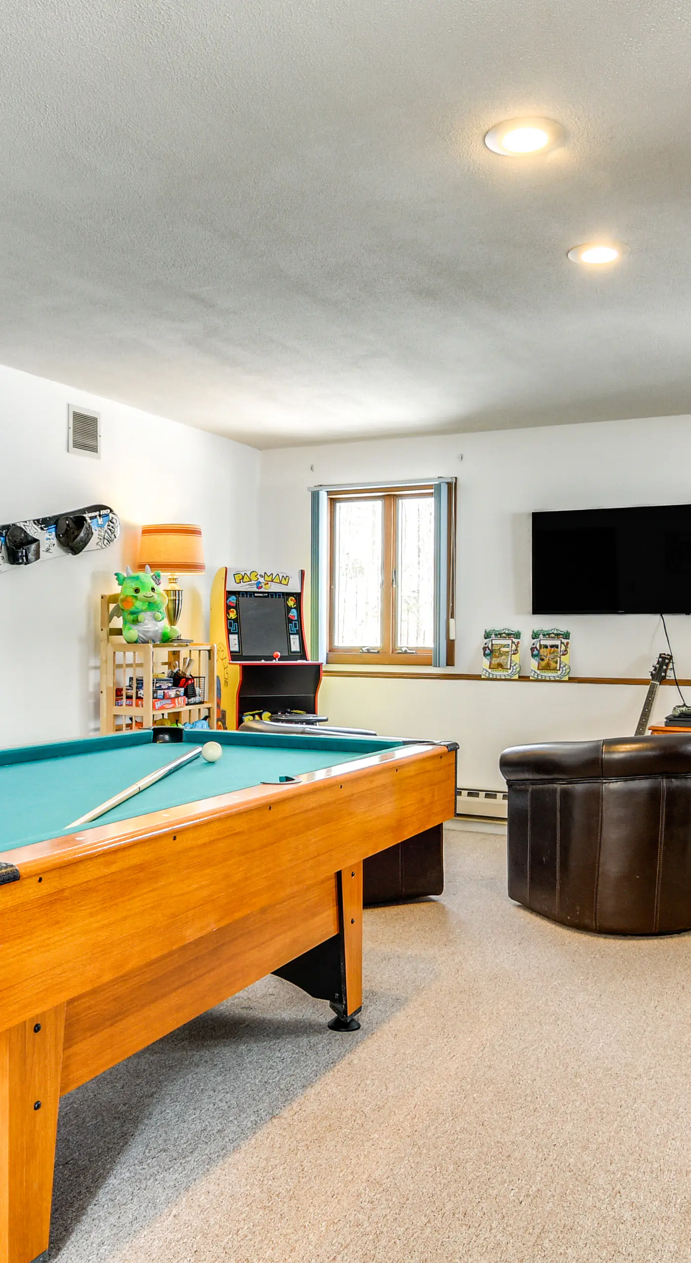 Ski, Game & Grill: Family Retreat in Glen
