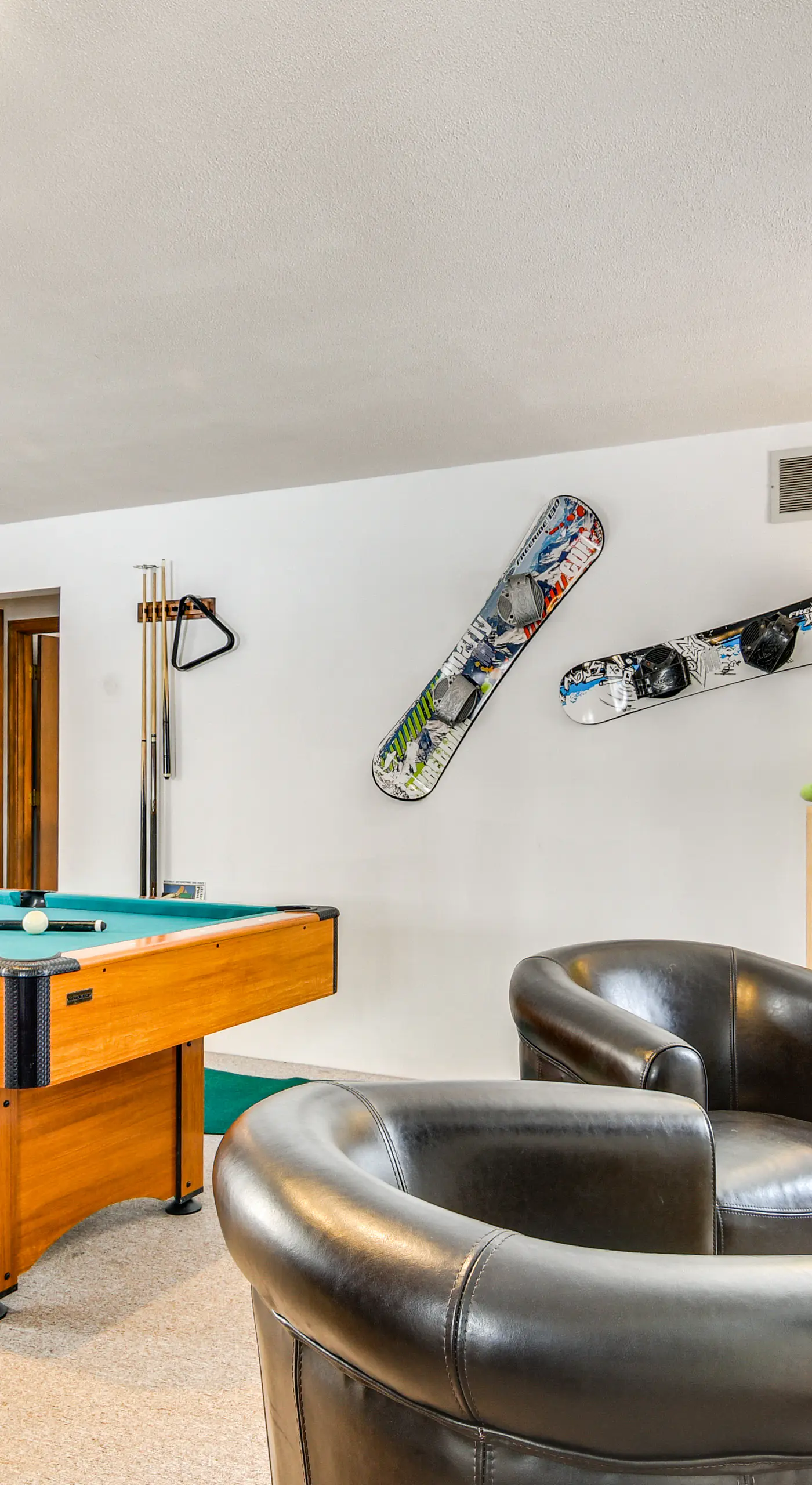 Ski, Game & Grill: Family Retreat in Glen