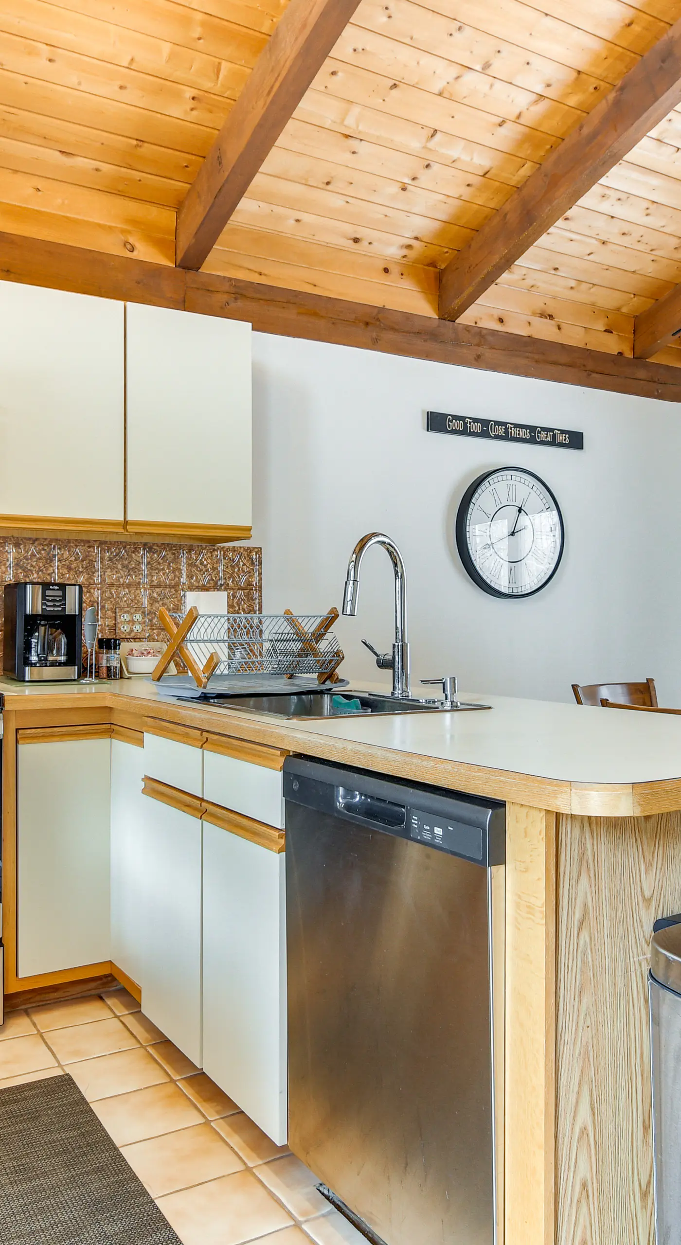 Ski, Game & Grill: Family Retreat in Glen