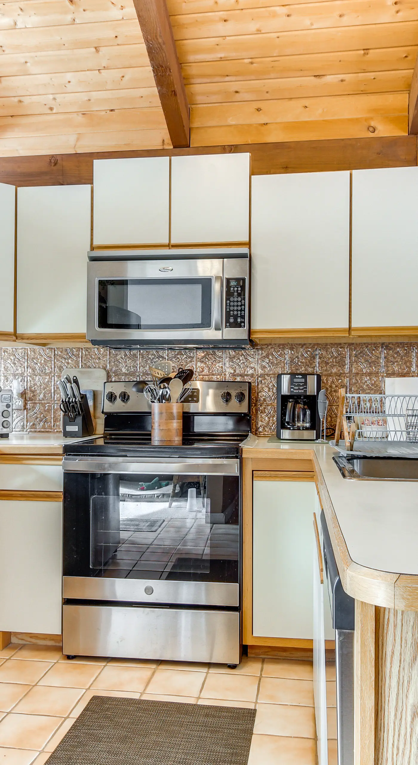 Ski, Game & Grill: Family Retreat in Glen