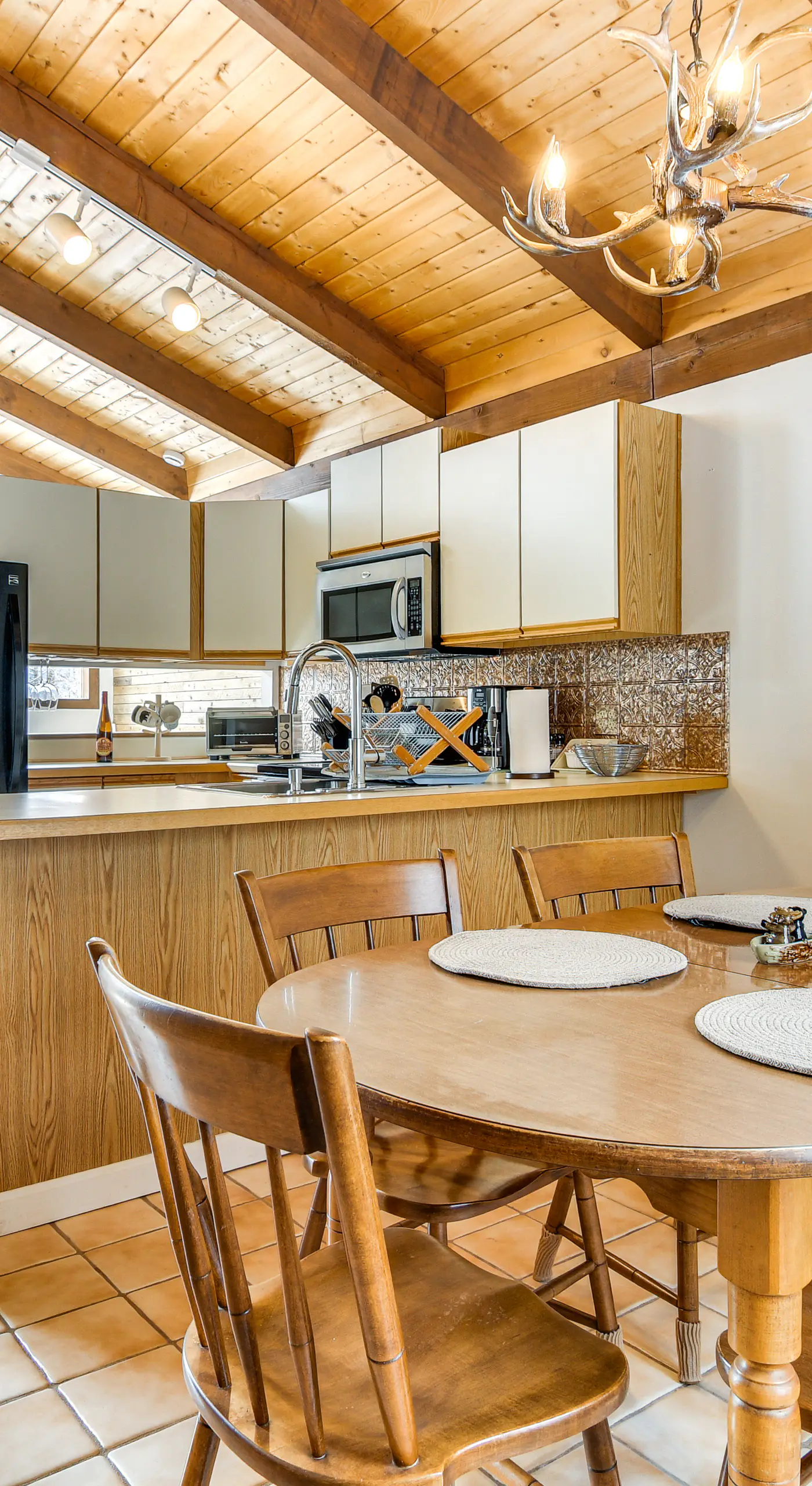 Ski, Game & Grill: Family Retreat in Glen