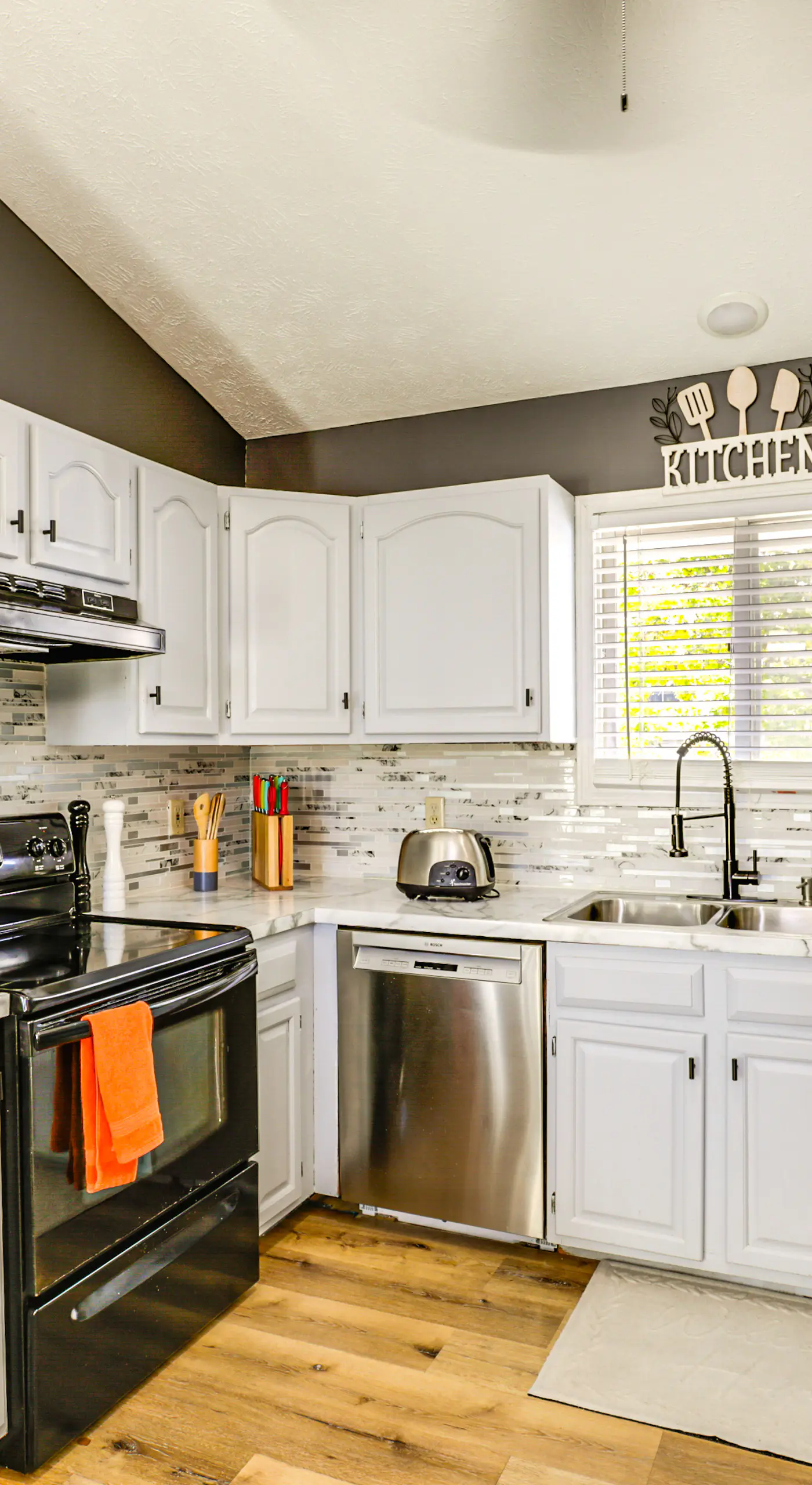 3 Mi to UNL & Memorial Stadium: Home w/ Large Yard
