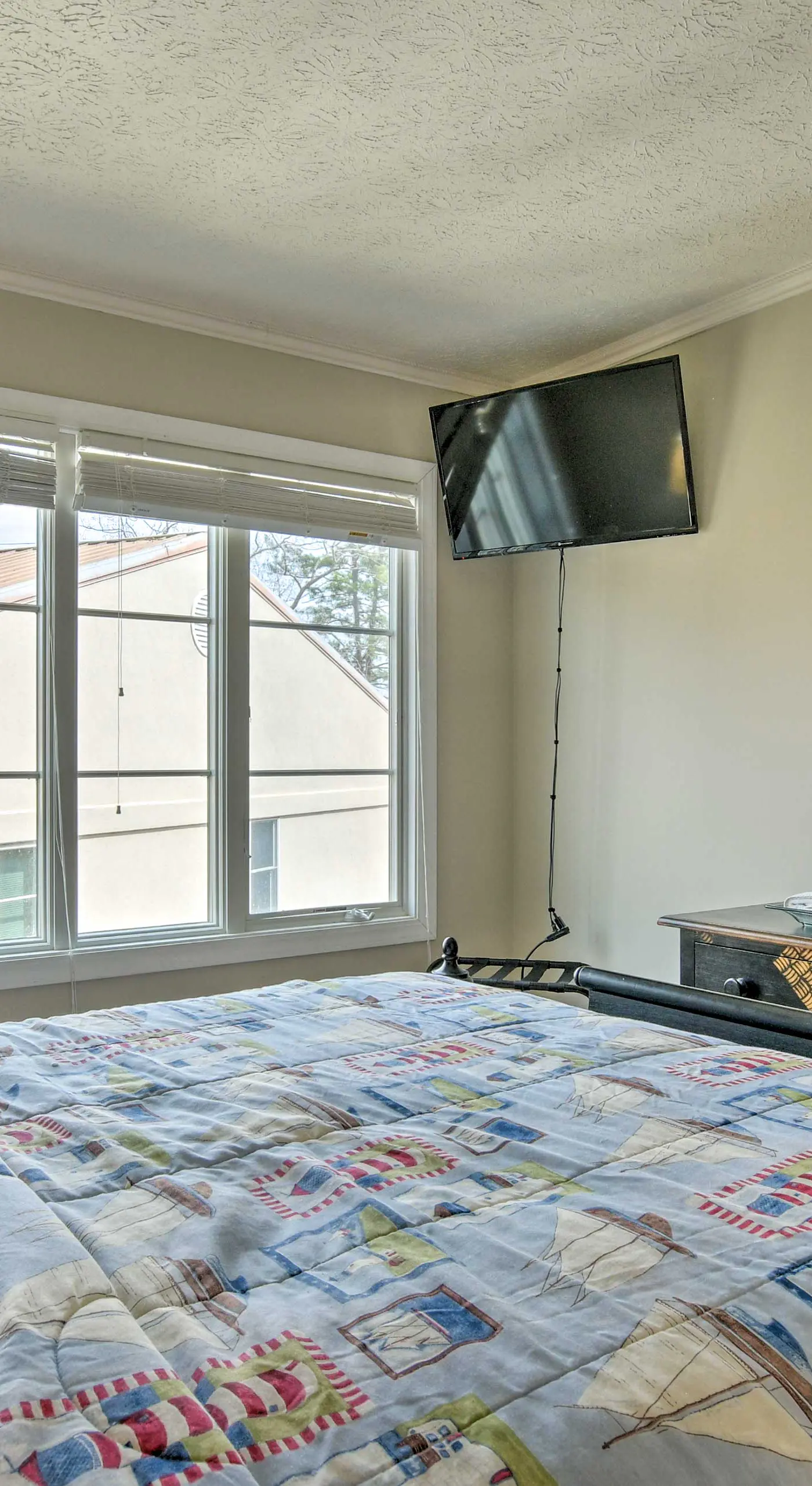 Lake Keowee Resort Condo w/ Balcony & Pool Access!