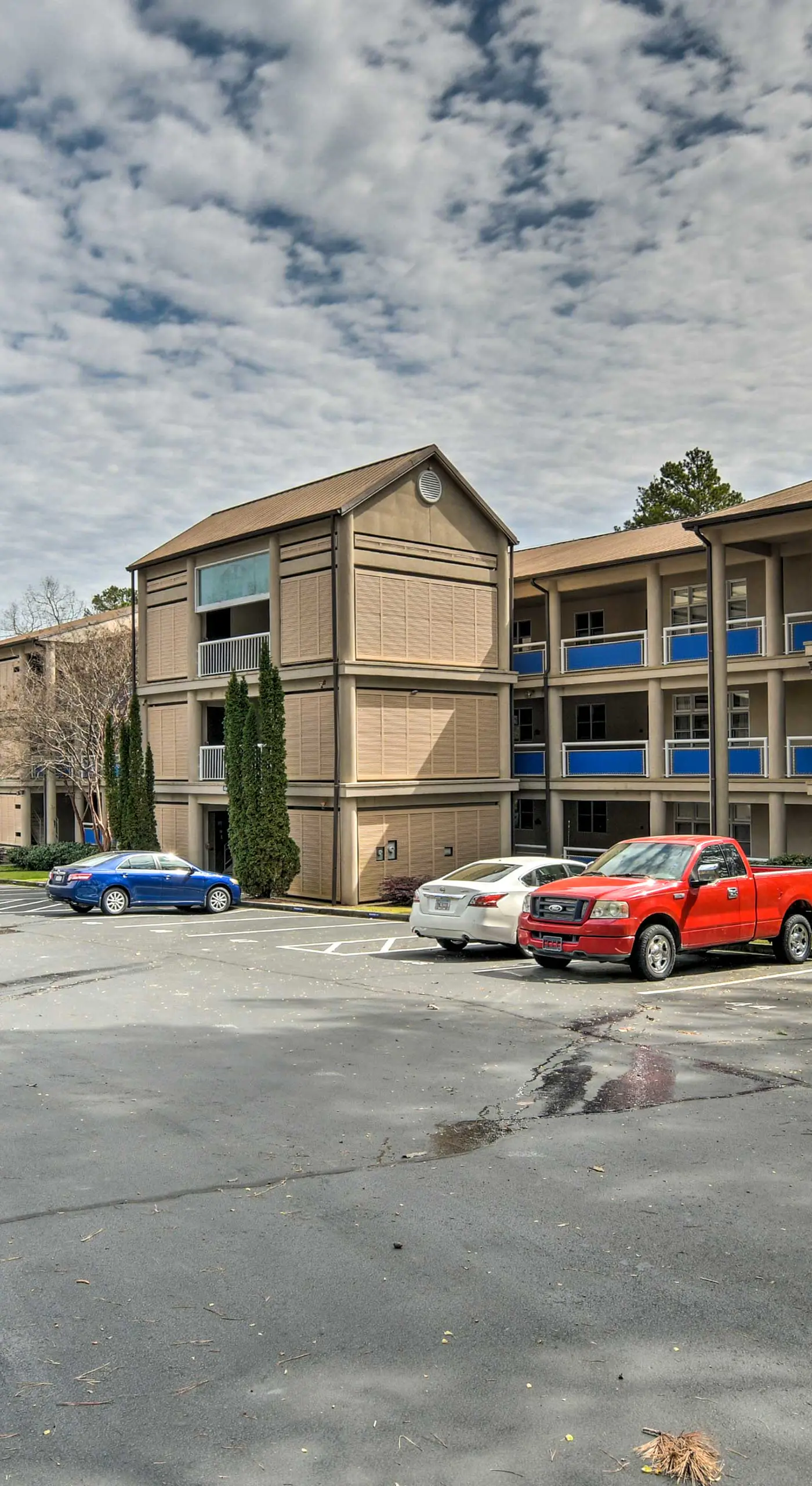 Lake Keowee Resort Condo w/ Balcony & Pool Access!