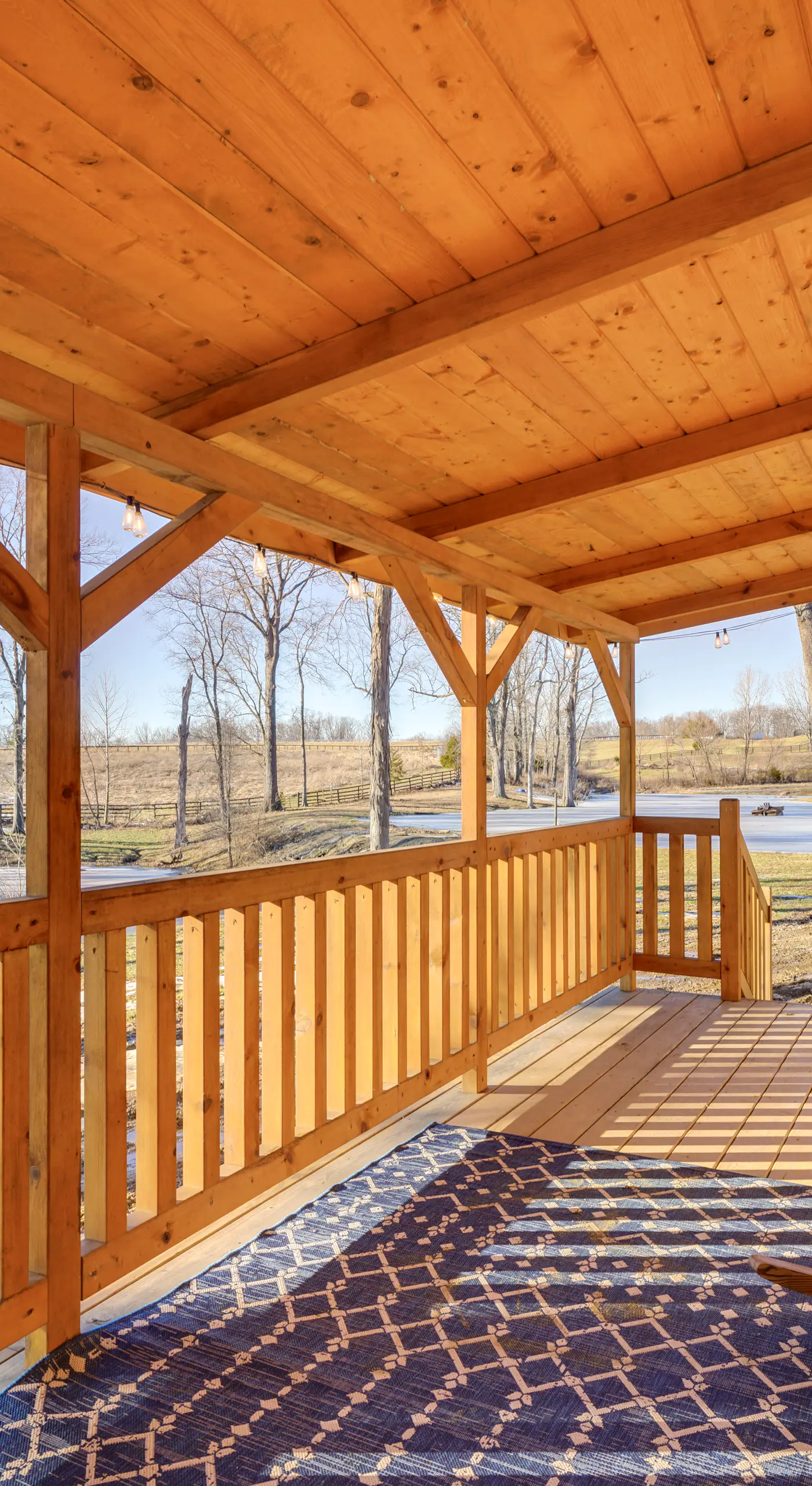 La Grange Cabin on a Racehorse Farm w/ Pond Views!