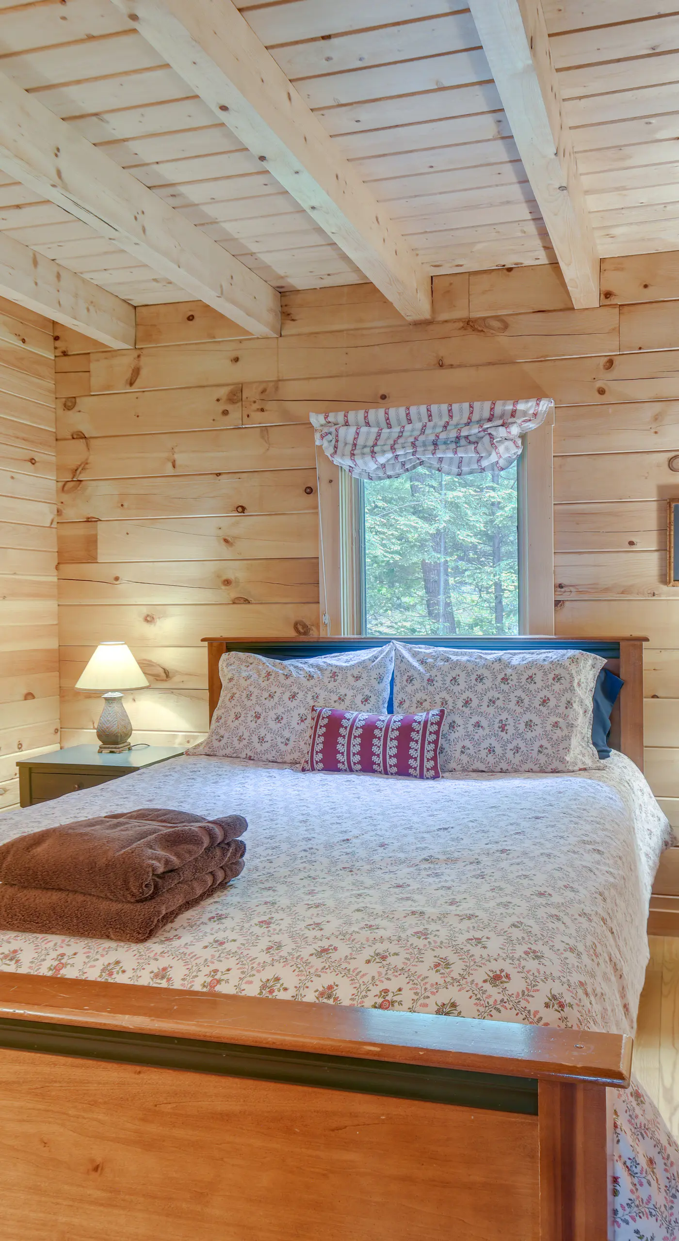 All-Season Log Cabin Escape! 11 Mi to Cranmore Mtn