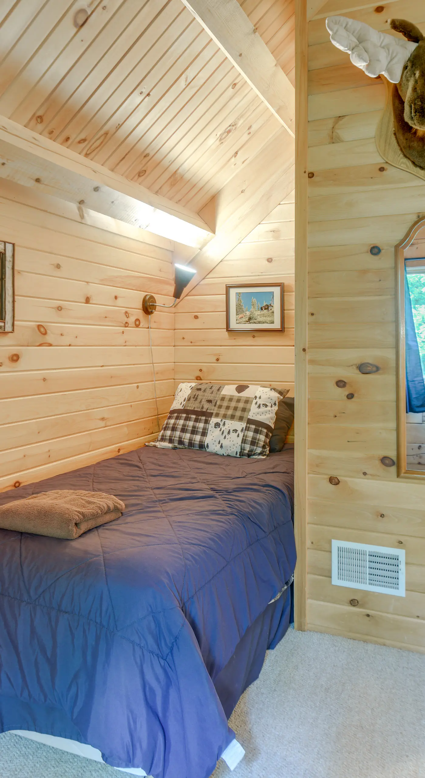 All-Season Log Cabin Escape! 11 Mi to Cranmore Mtn