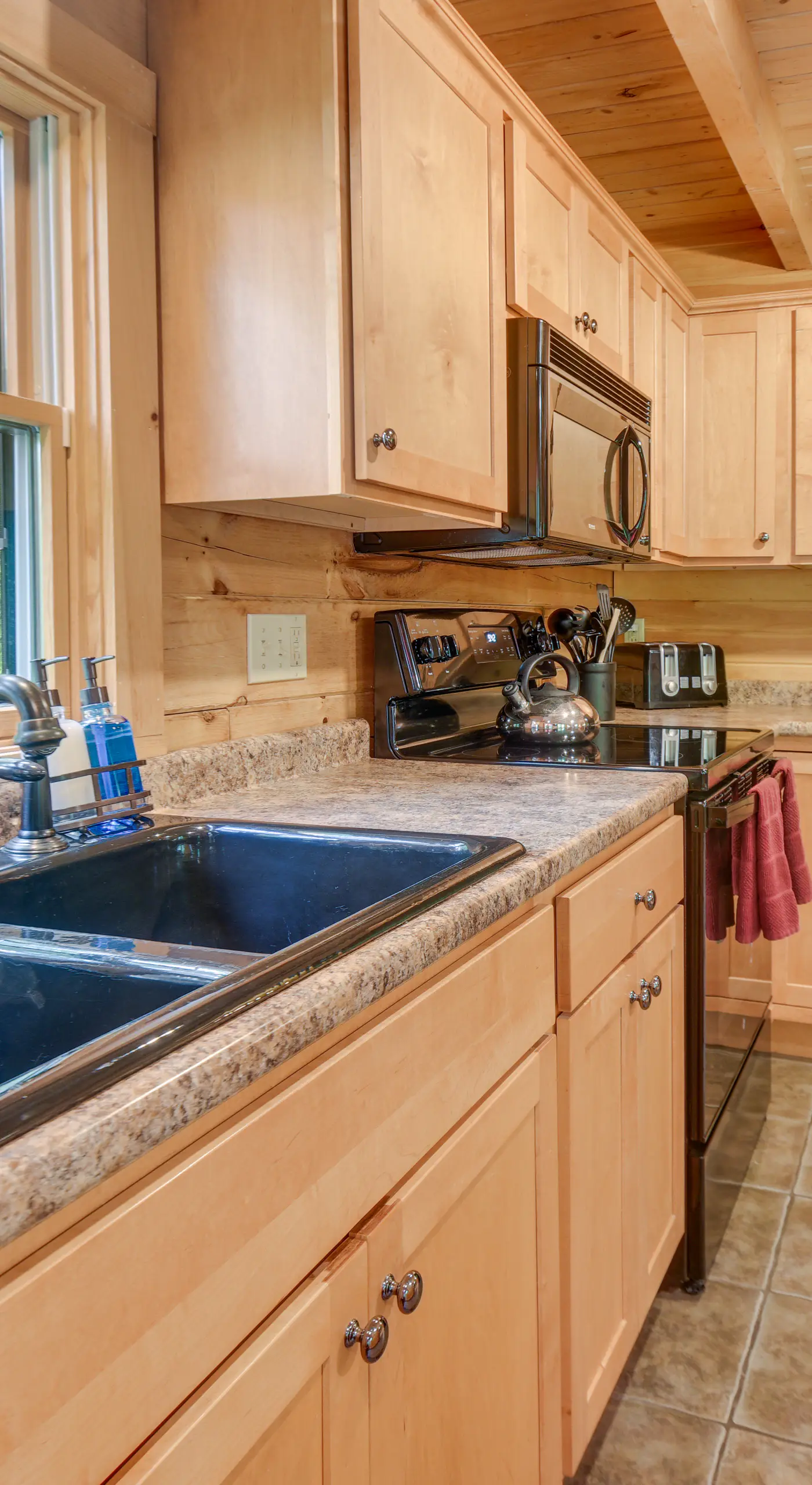 All-Season Log Cabin Escape! 11 Mi to Cranmore Mtn