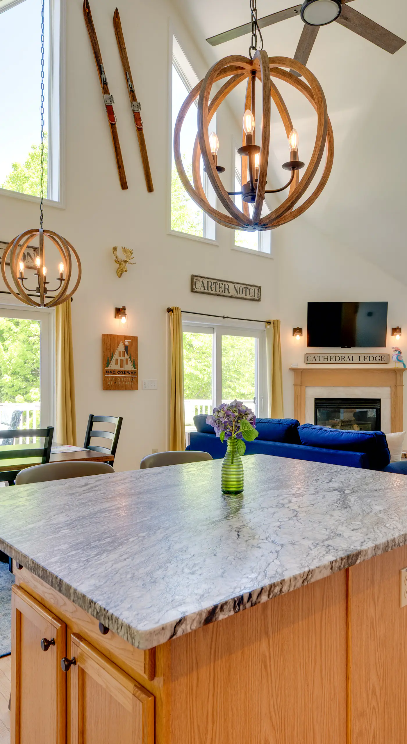 Hot Tub & Private Beach Access! North Conway Home