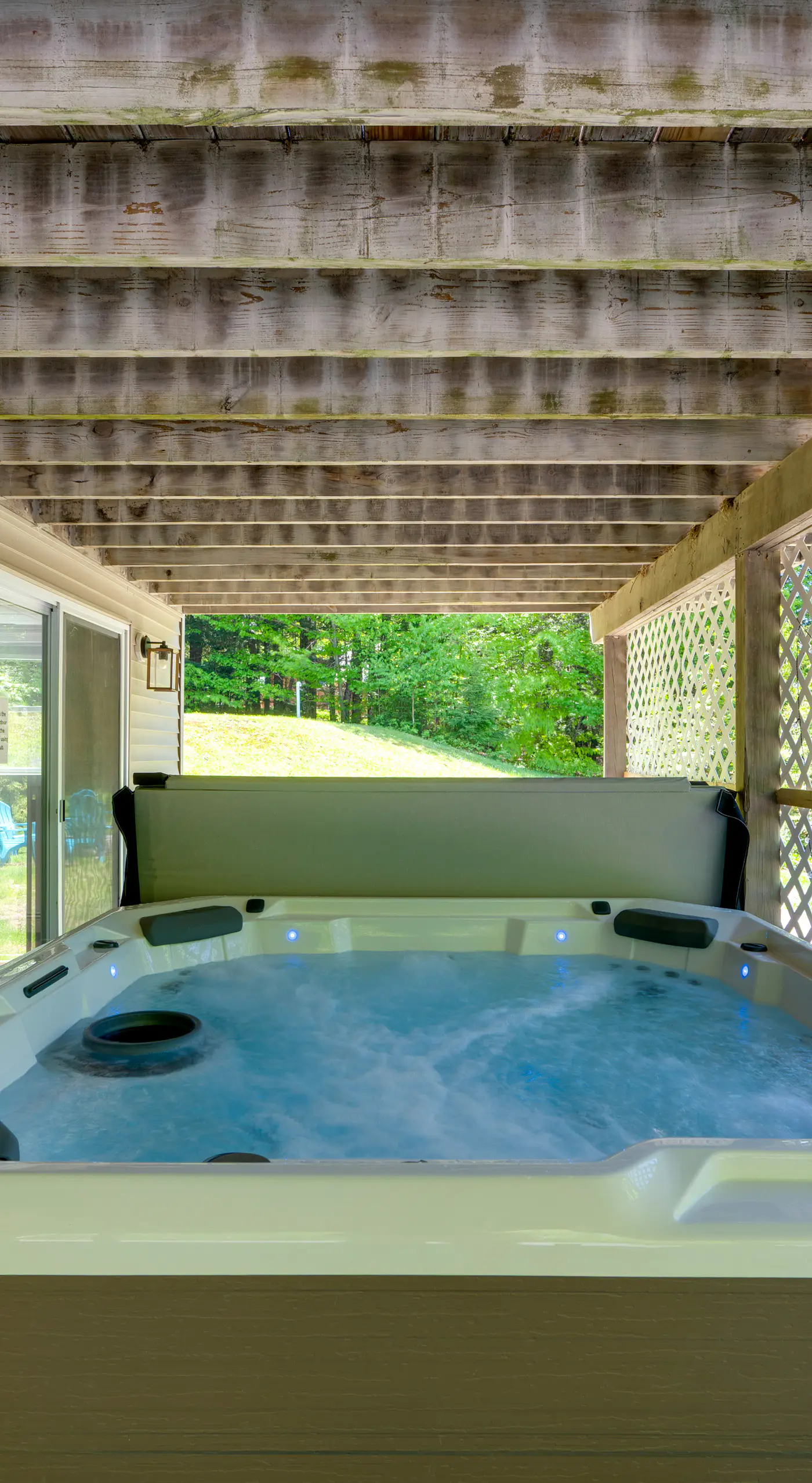 Hot Tub & Private Beach Access! North Conway Home