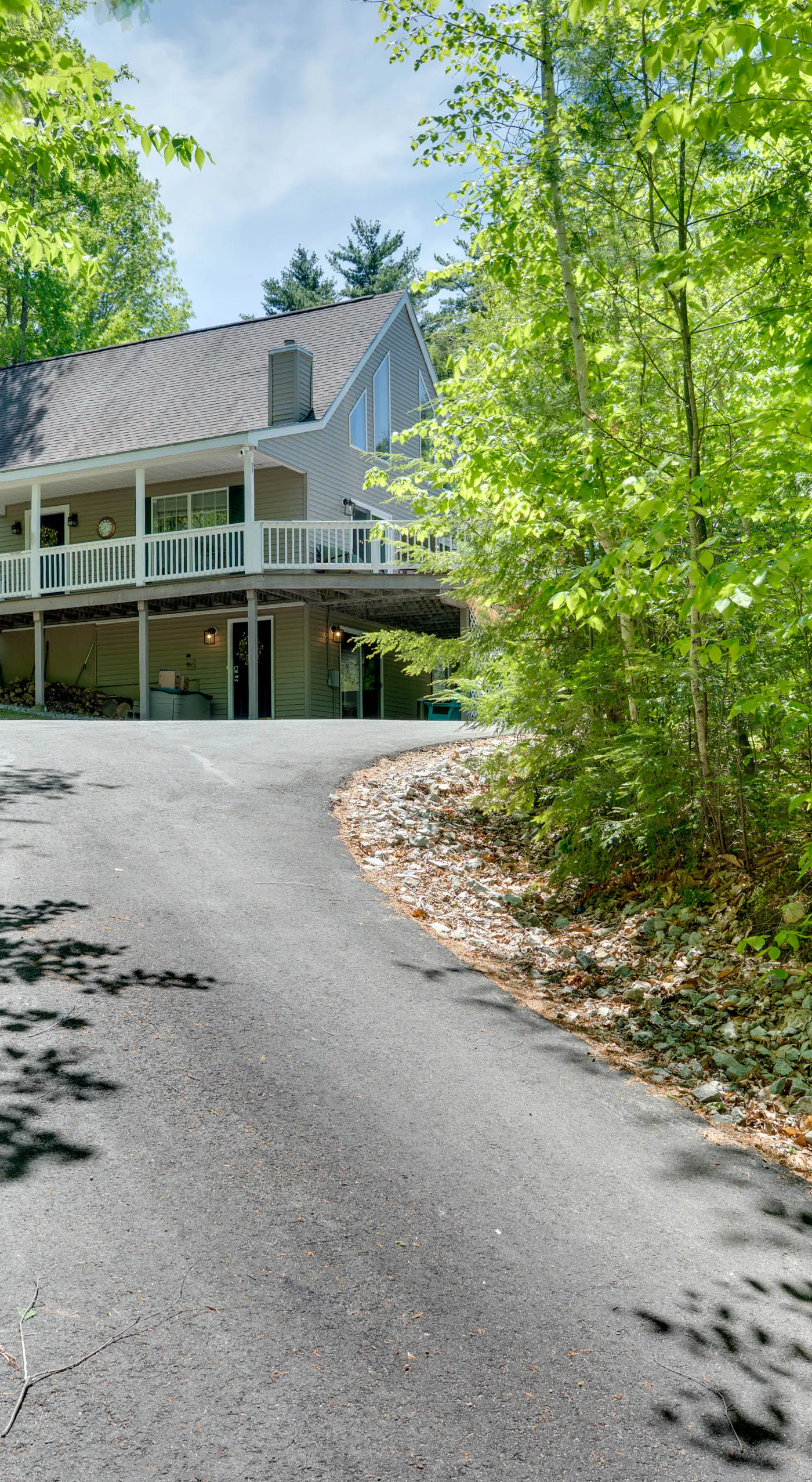 Hot Tub & Private Beach Access! North Conway Home