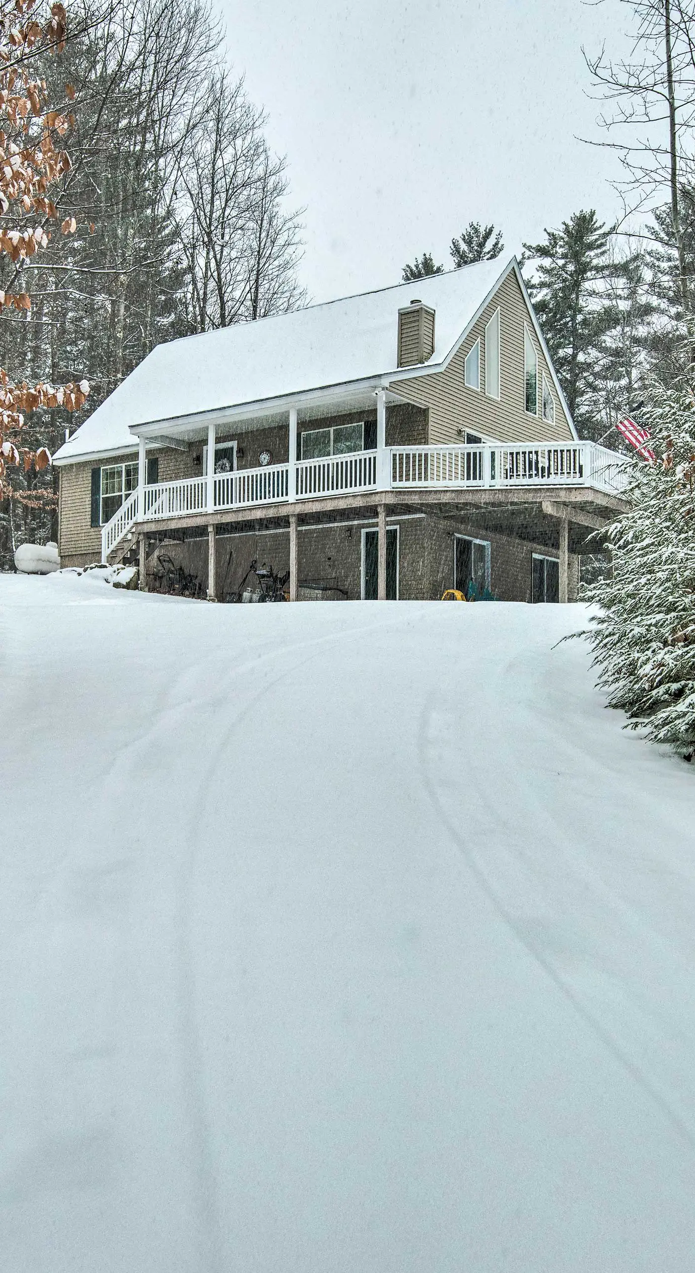 Hot Tub & Private Beach Access! North Conway Home