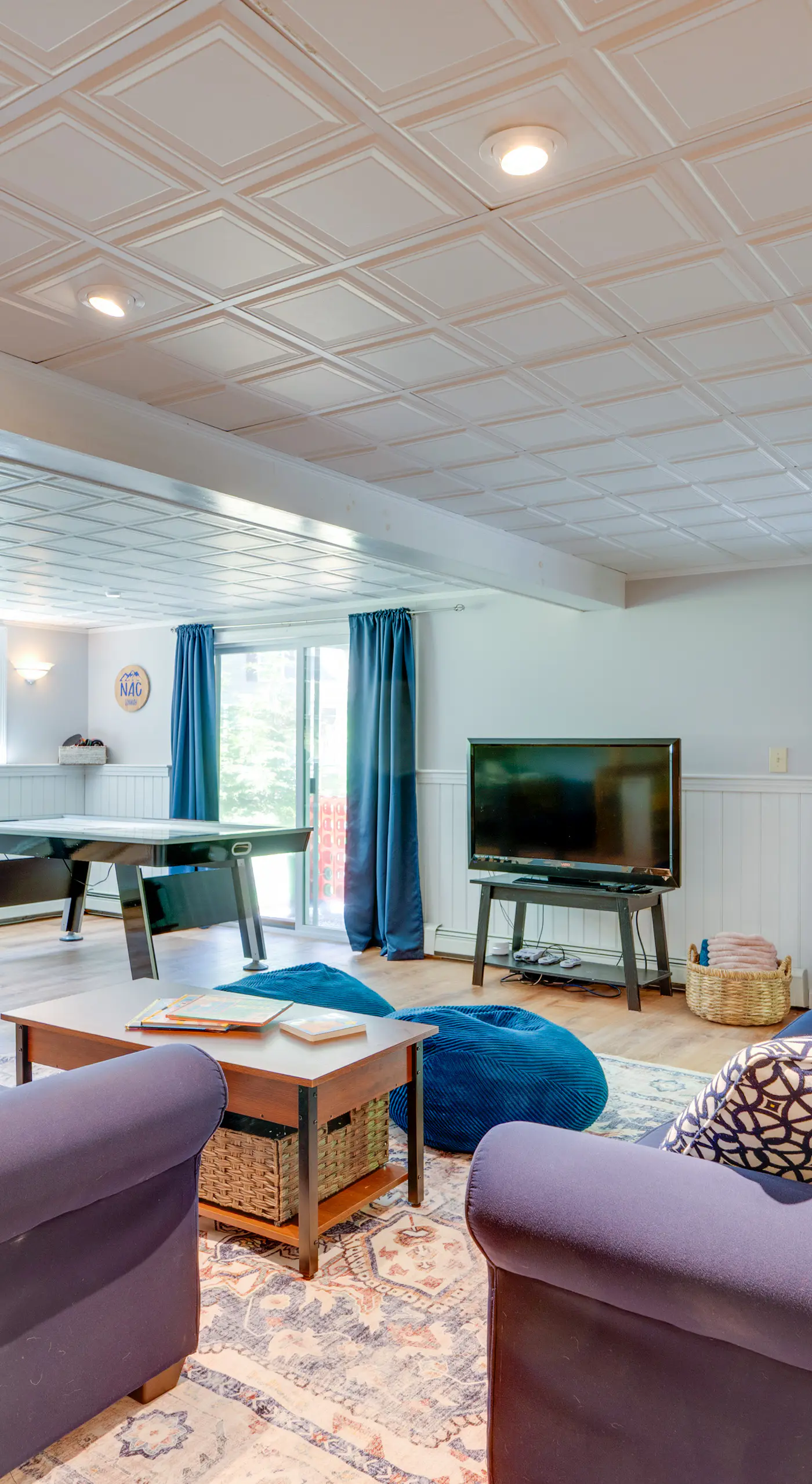 Hot Tub & Private Beach Access! North Conway Home