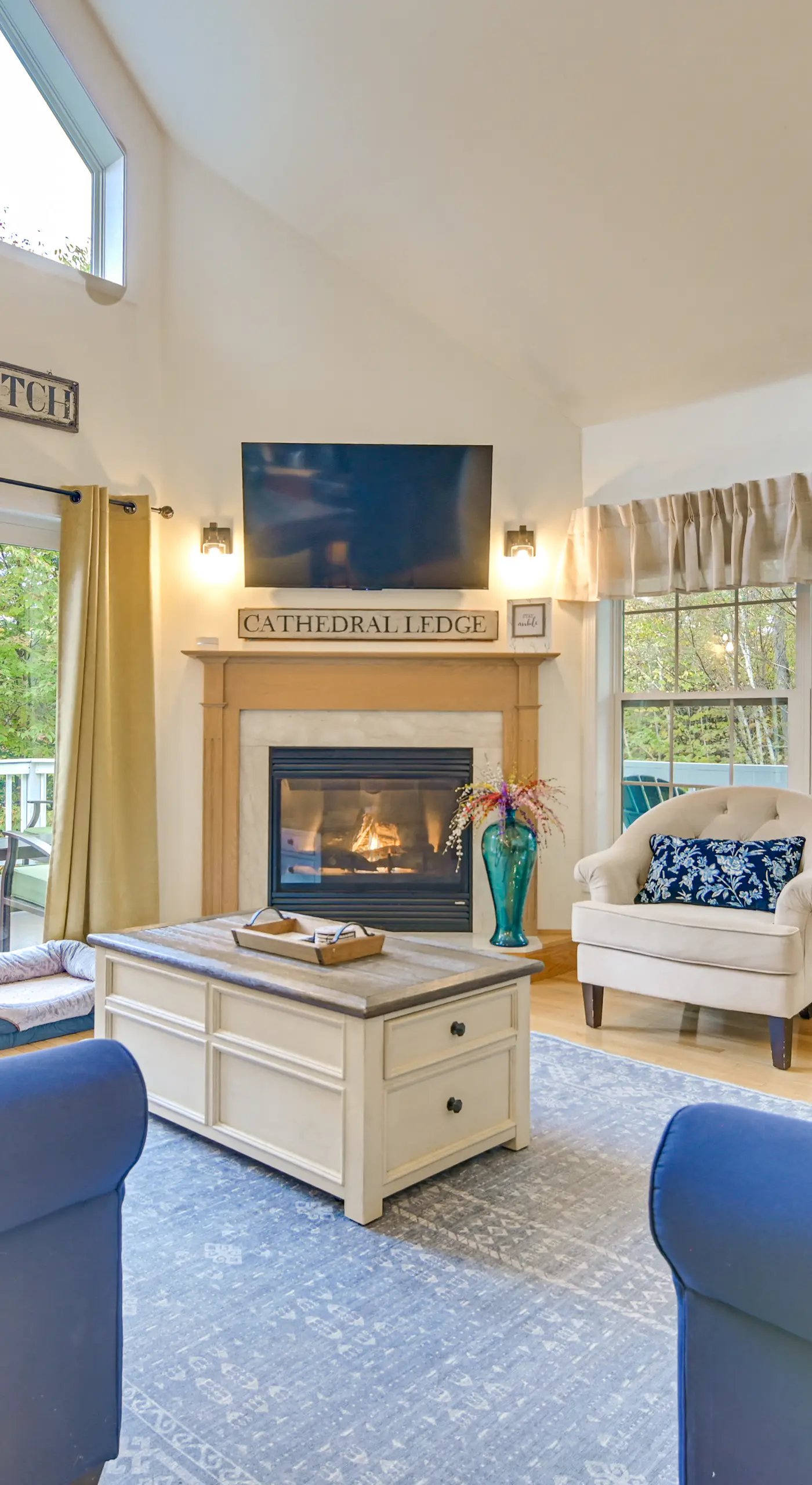 Hot Tub & Private Beach Access! North Conway Home